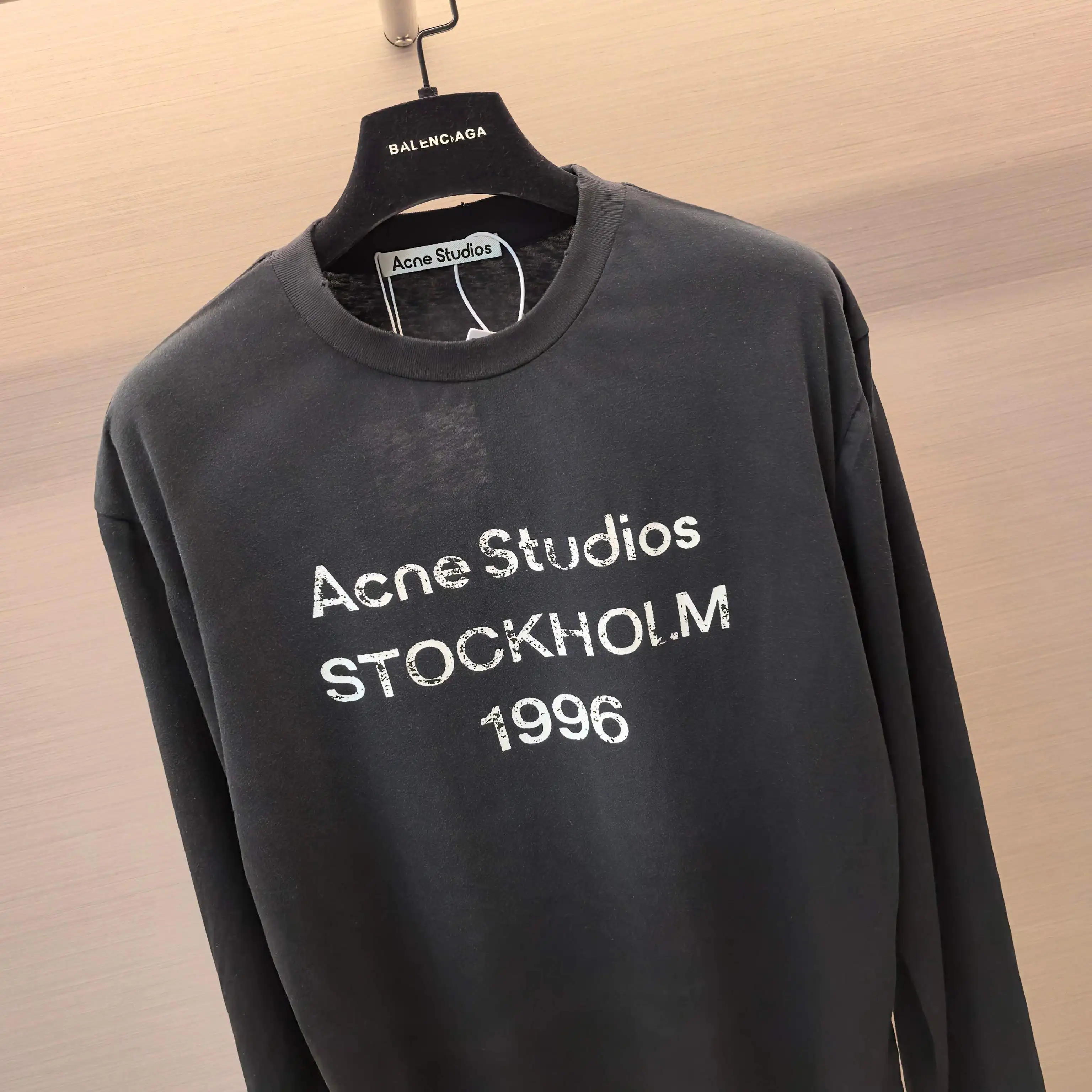 1996 Logo Distressed Long-Sleeve T-Shirt D14022528 — view 4