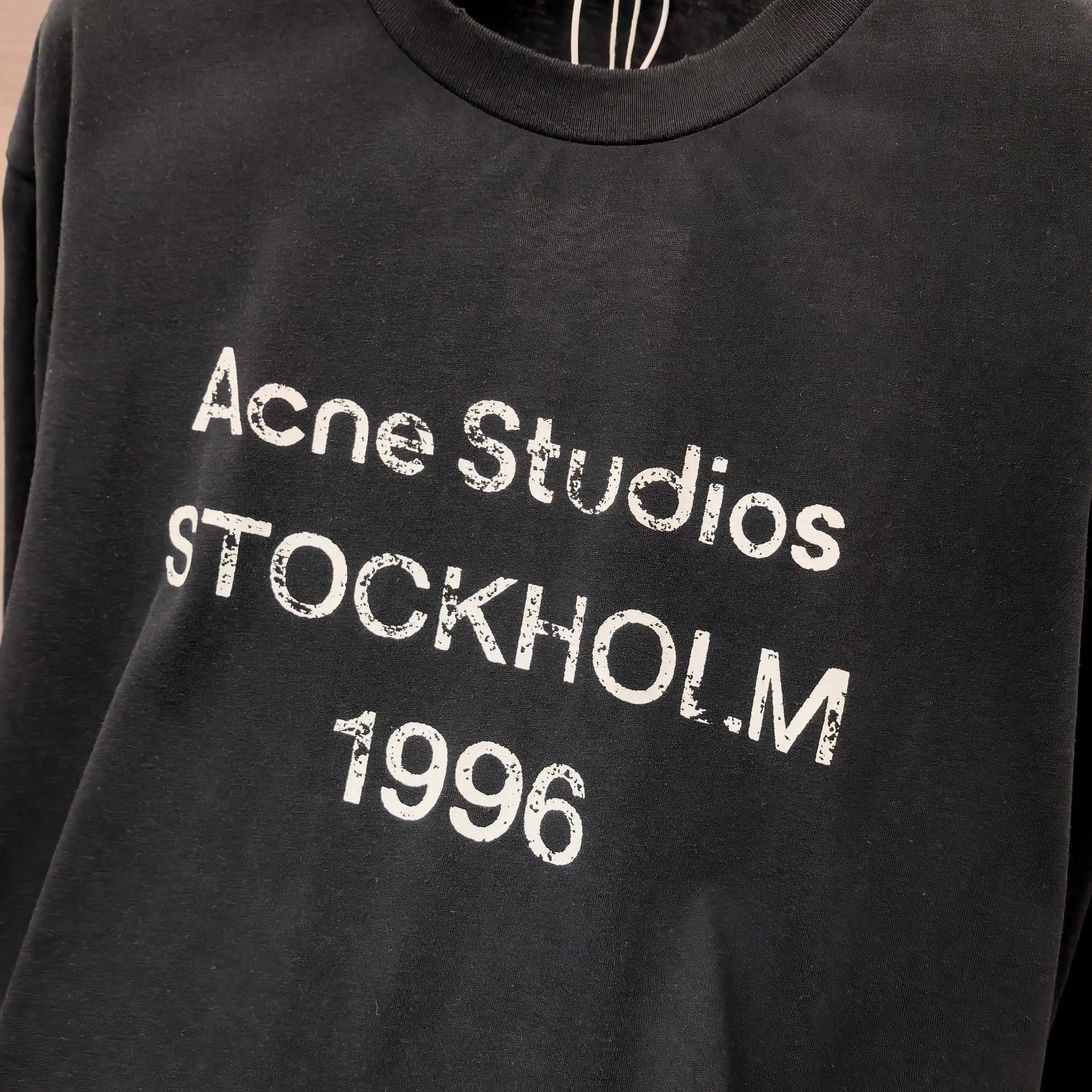 1996 Logo Distressed Long-Sleeve T-Shirt D14022528 — view 5