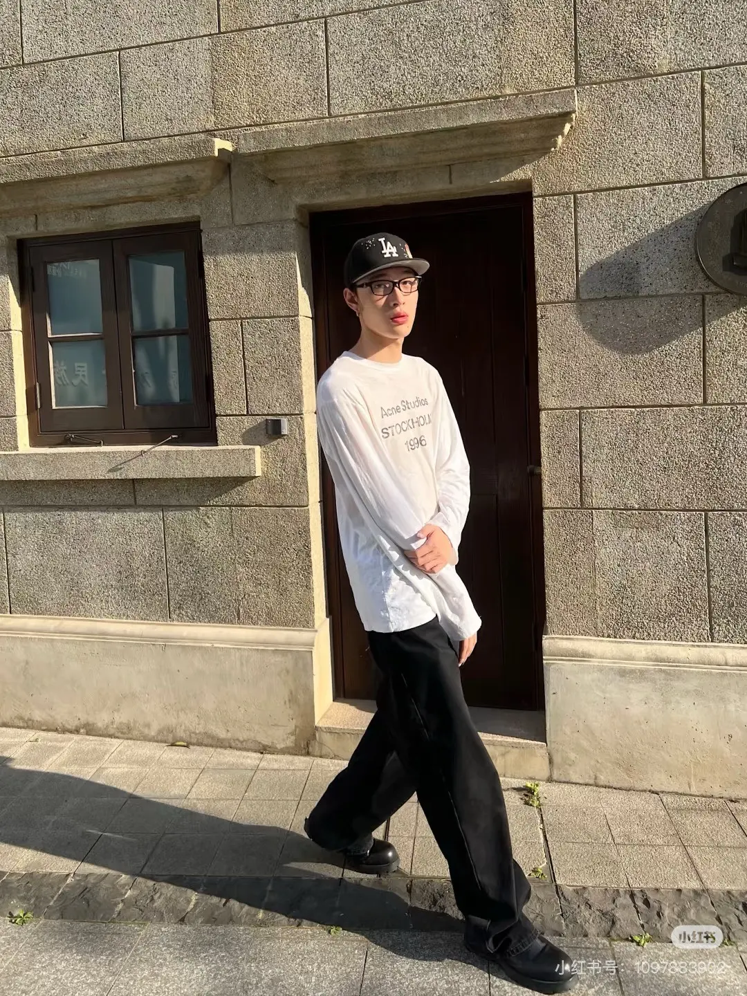 1996 Distressed Logo Long-Sleeve T-Shirt D14022537 — view 6