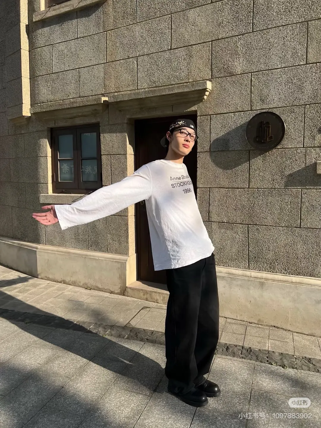 1996 Distressed Logo Long-Sleeve T-Shirt D14022537 — view 8