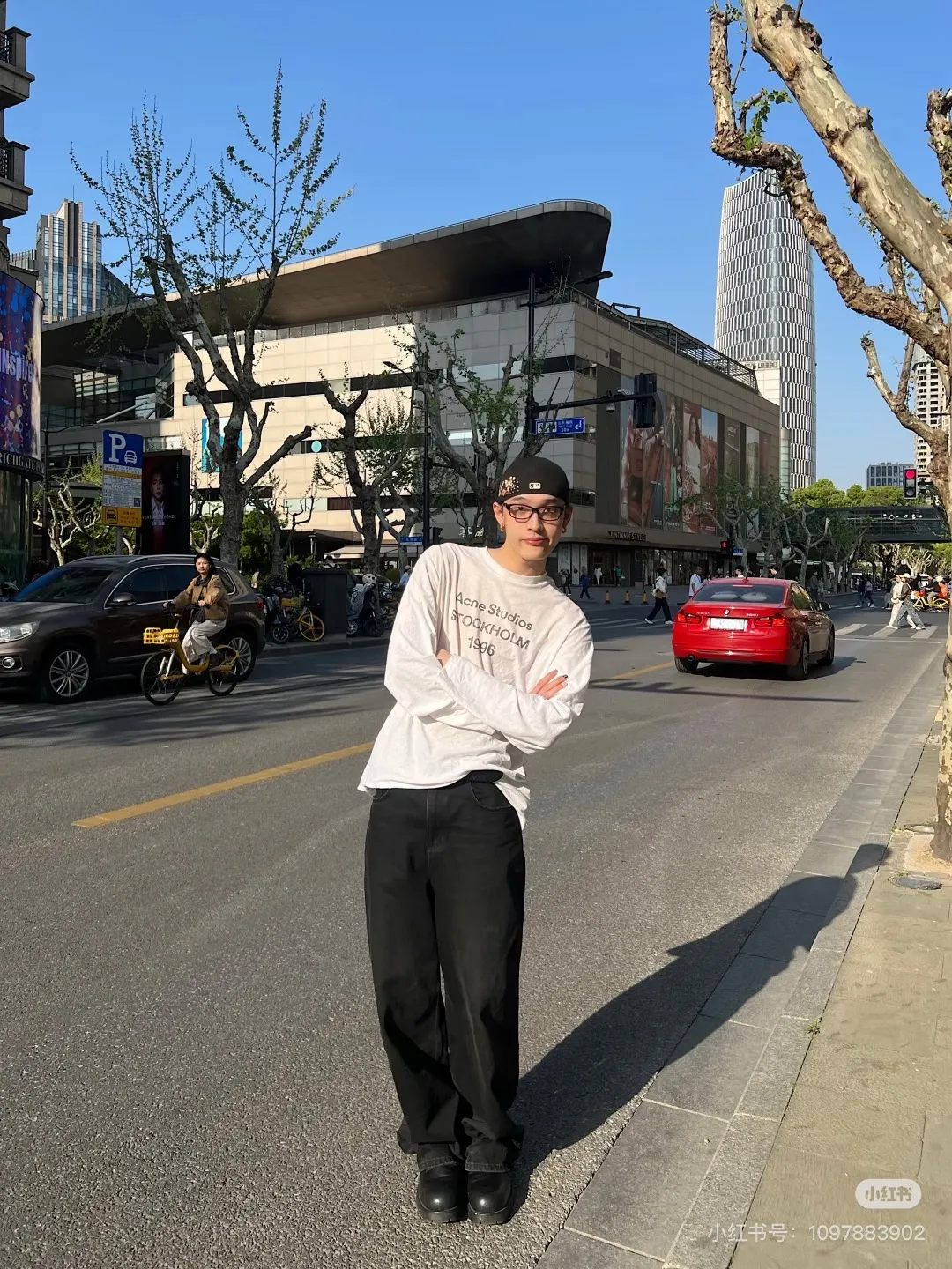 1996 Distressed Logo Long-Sleeve T-Shirt D14022537 — view 9