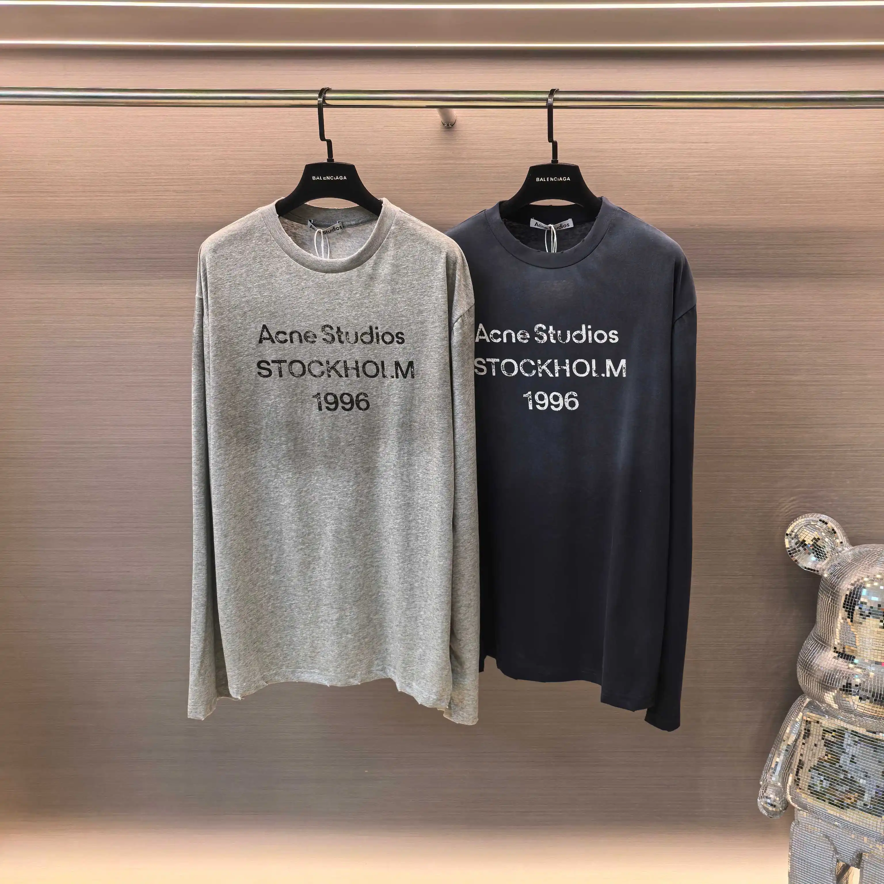 1996 Logo Distressed Long-Sleeve T-Shirt D14022520