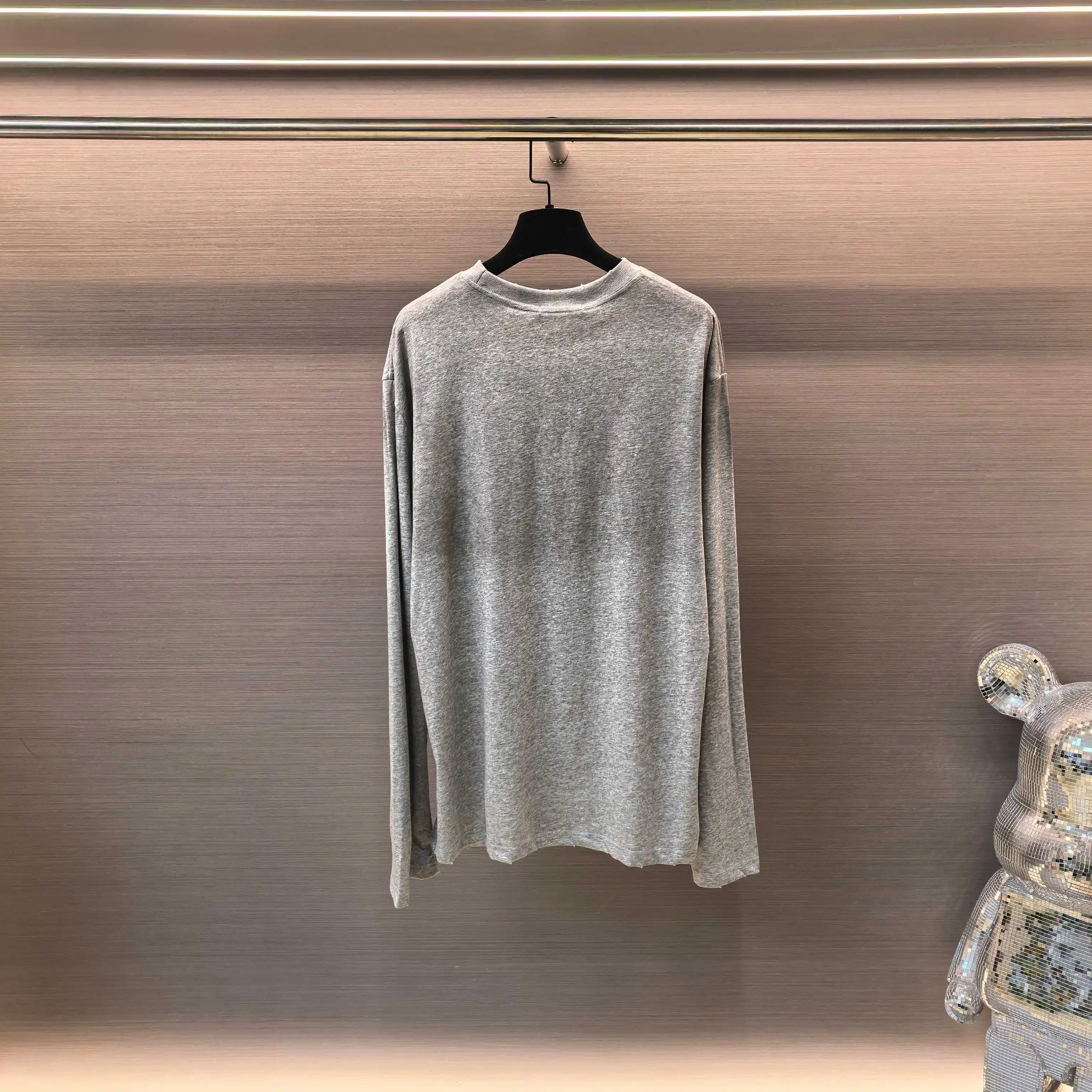 1996 Logo Distressed Long-Sleeve T-Shirt D14022520 — view 3