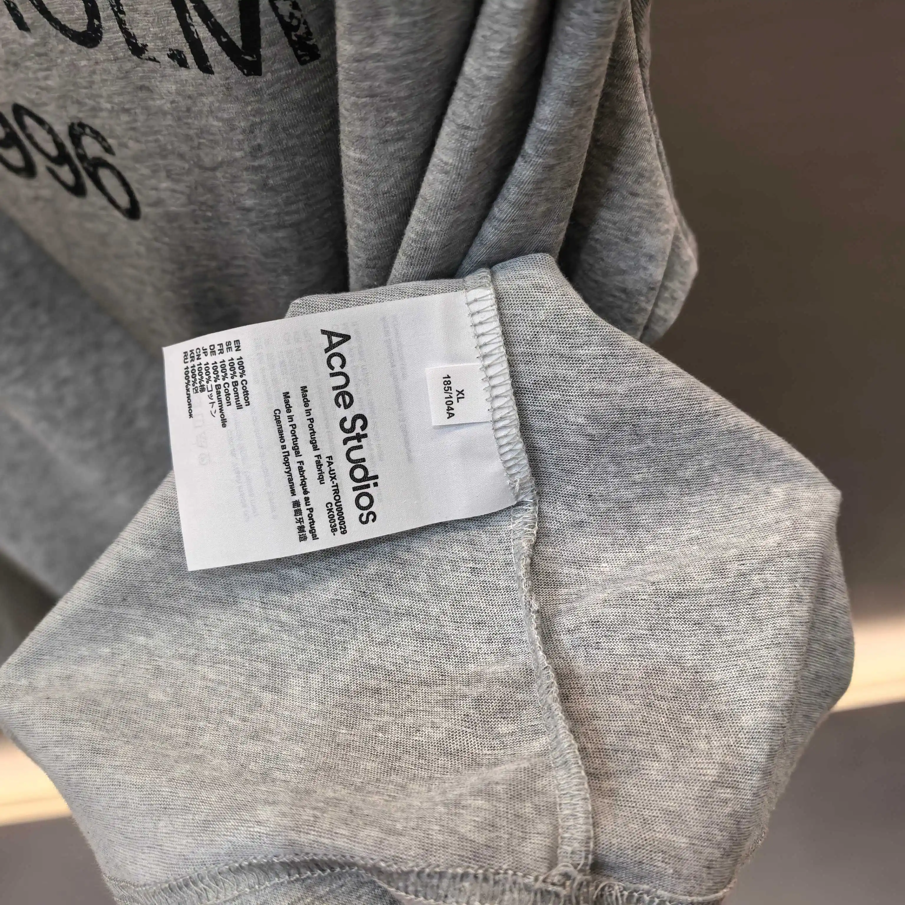 1996 Logo Distressed Long-Sleeve T-Shirt D14022520 — view 6