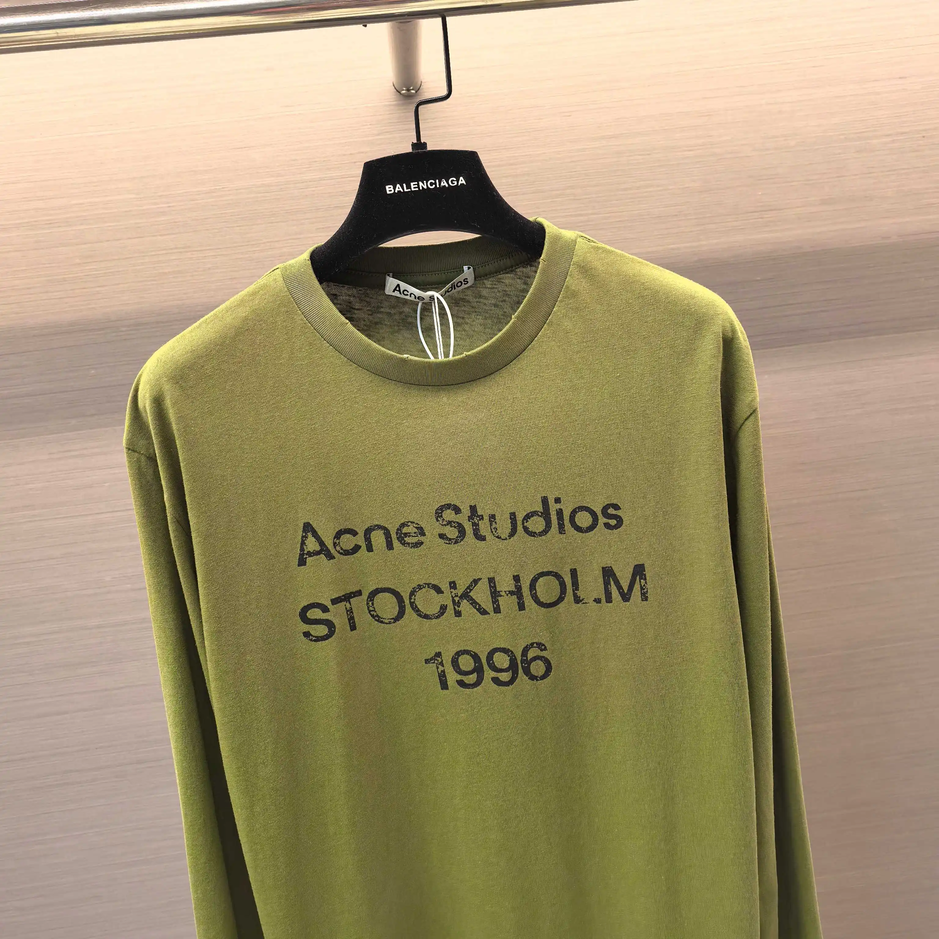 1996 Logo Distressed Long-Sleeve T-Shirt D14022527 — view 3