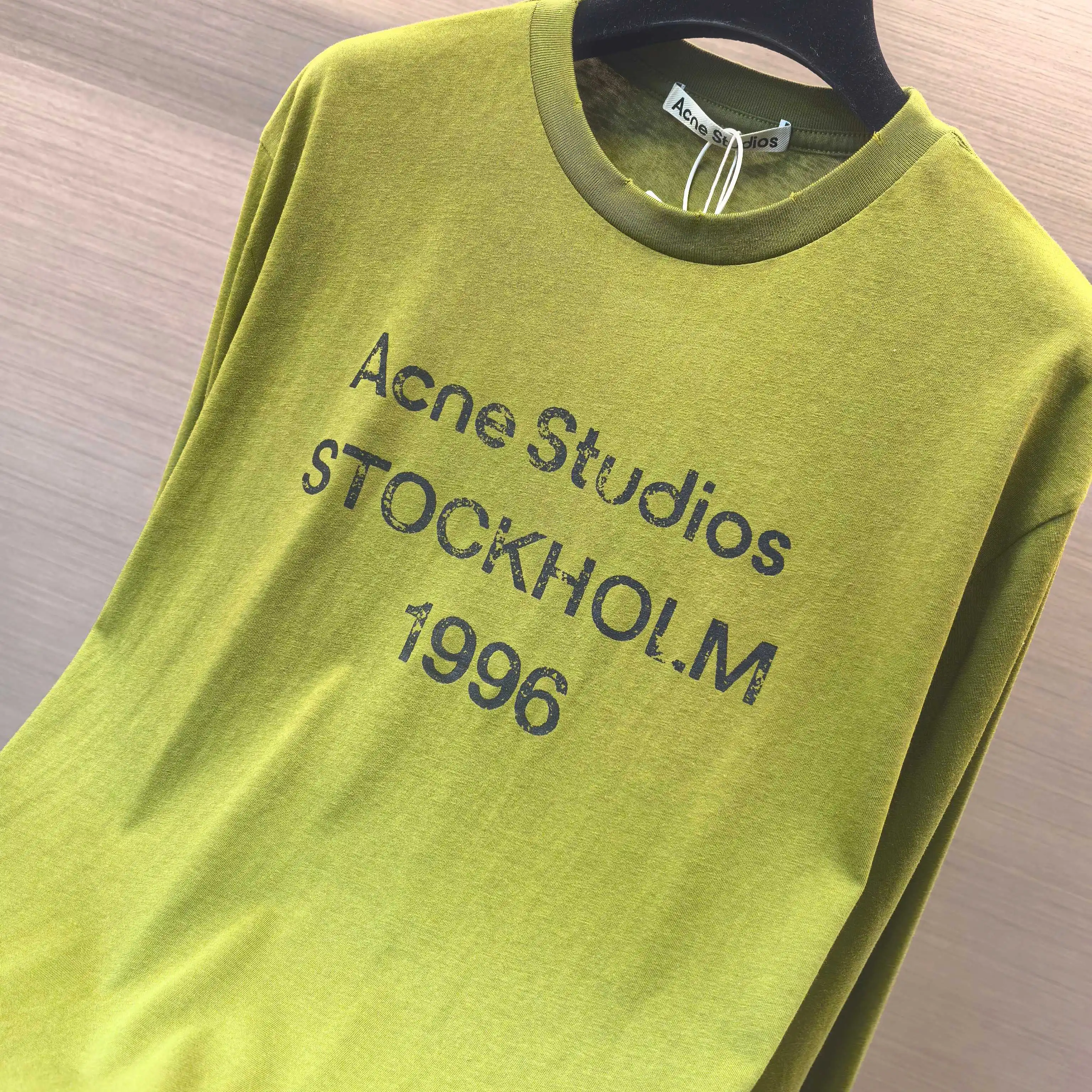 1996 Logo Distressed Long-Sleeve T-Shirt D14022527 — view 4