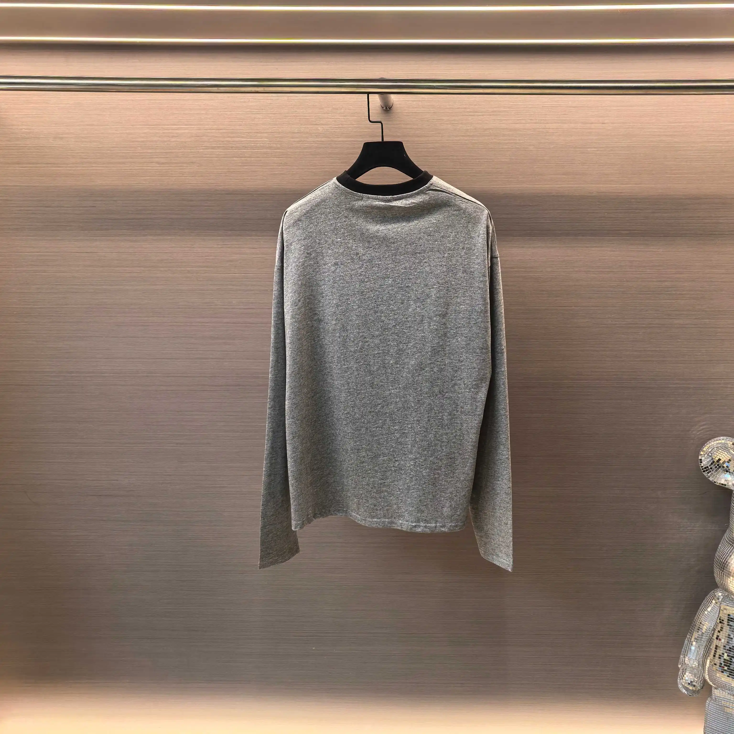 Logo Appliqué Long-Sleeve Cotton T-Shirt D14522376 — view 2