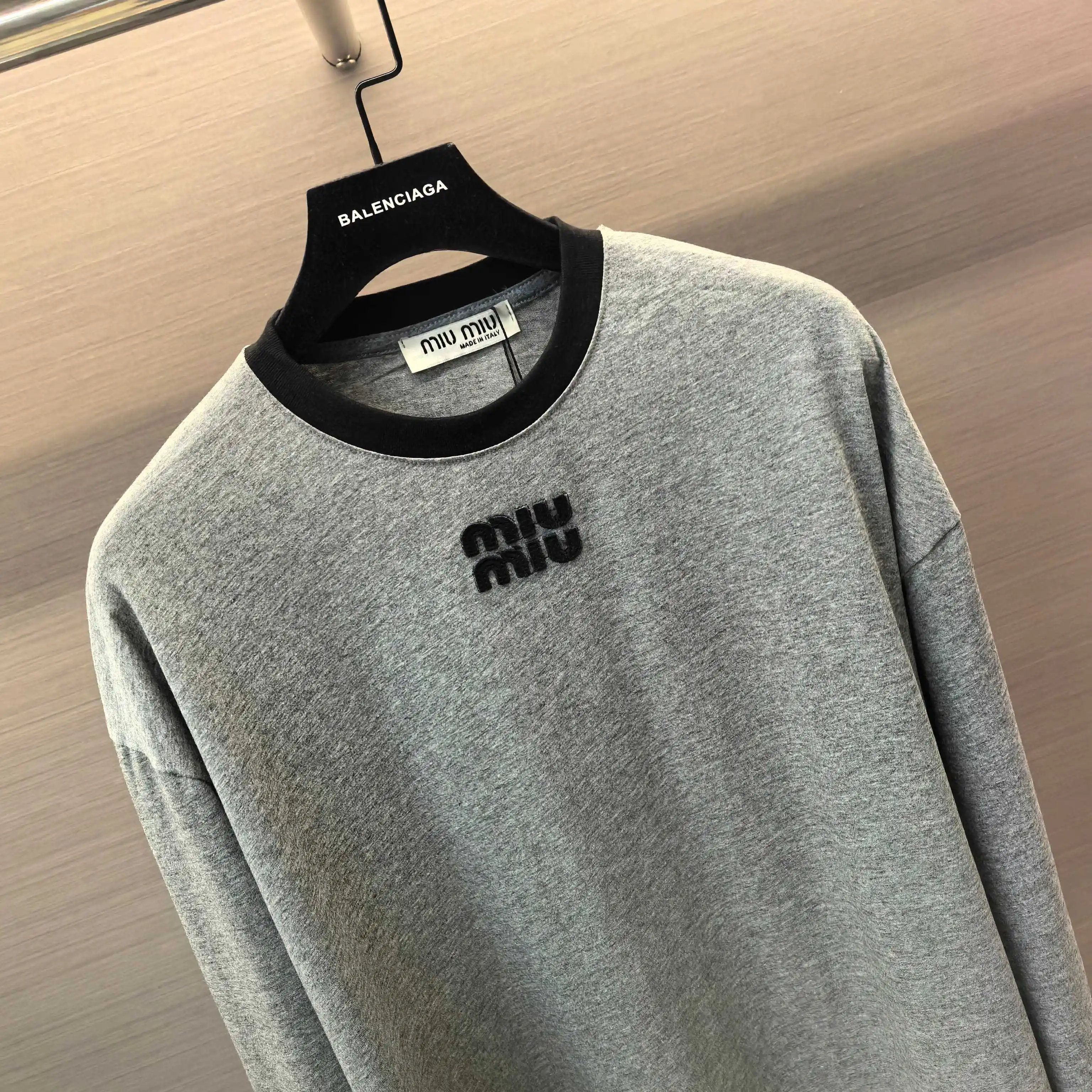 Logo Appliqué Long-Sleeve Cotton T-Shirt D14522376 — view 3