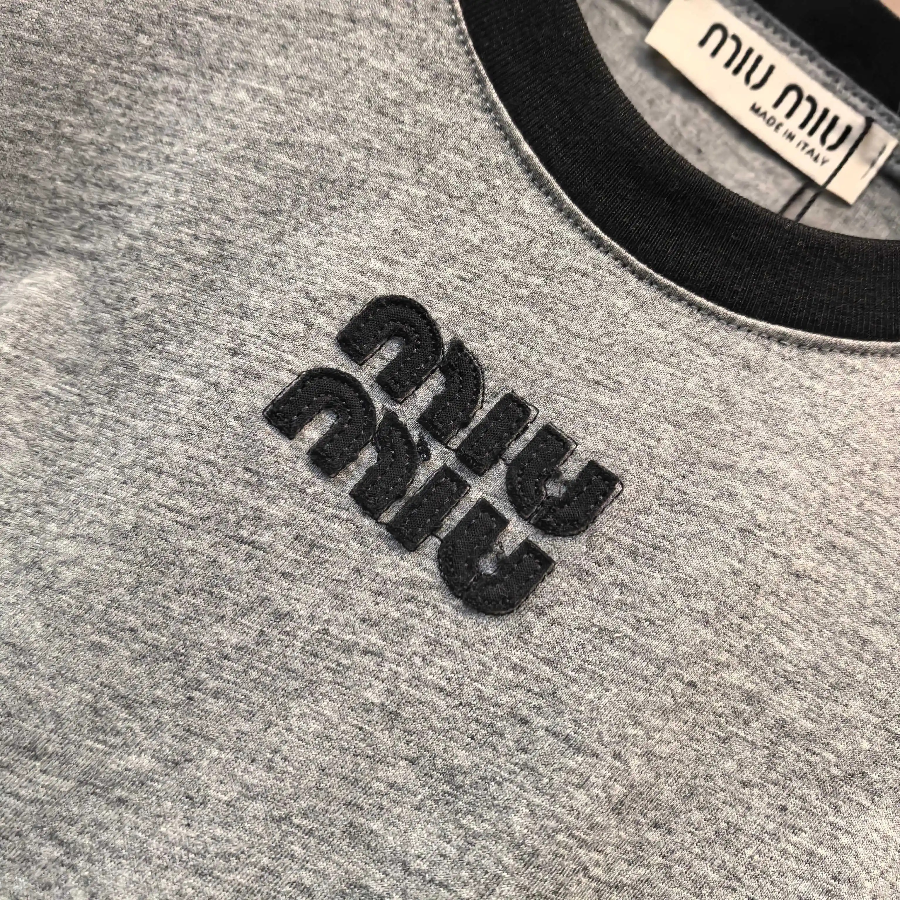 Logo Appliqué Long-Sleeve Cotton T-Shirt D14522376 — view 4