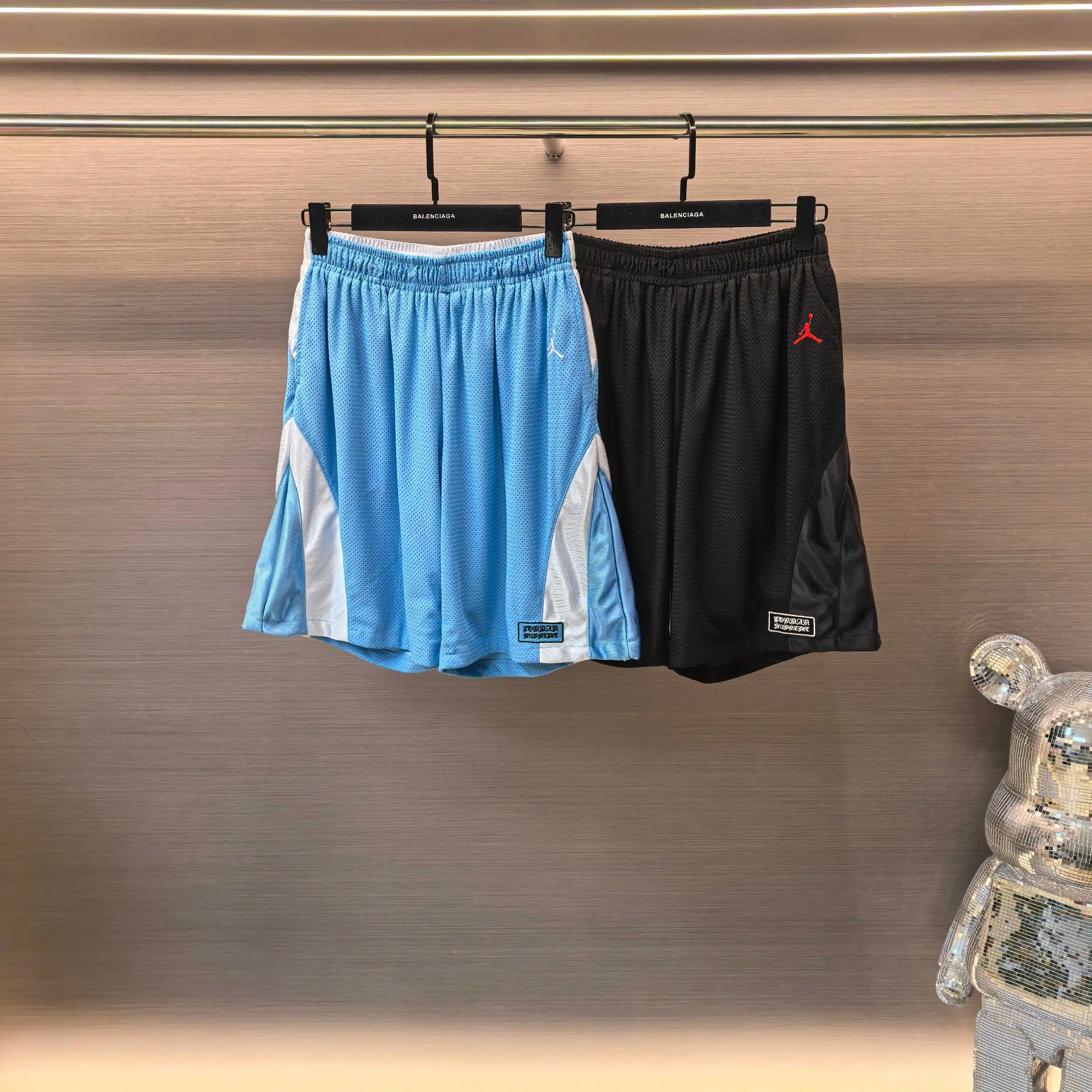 Supreme x Jordan Mesh Football Jersey and Shorts Set D14522322 — view 2