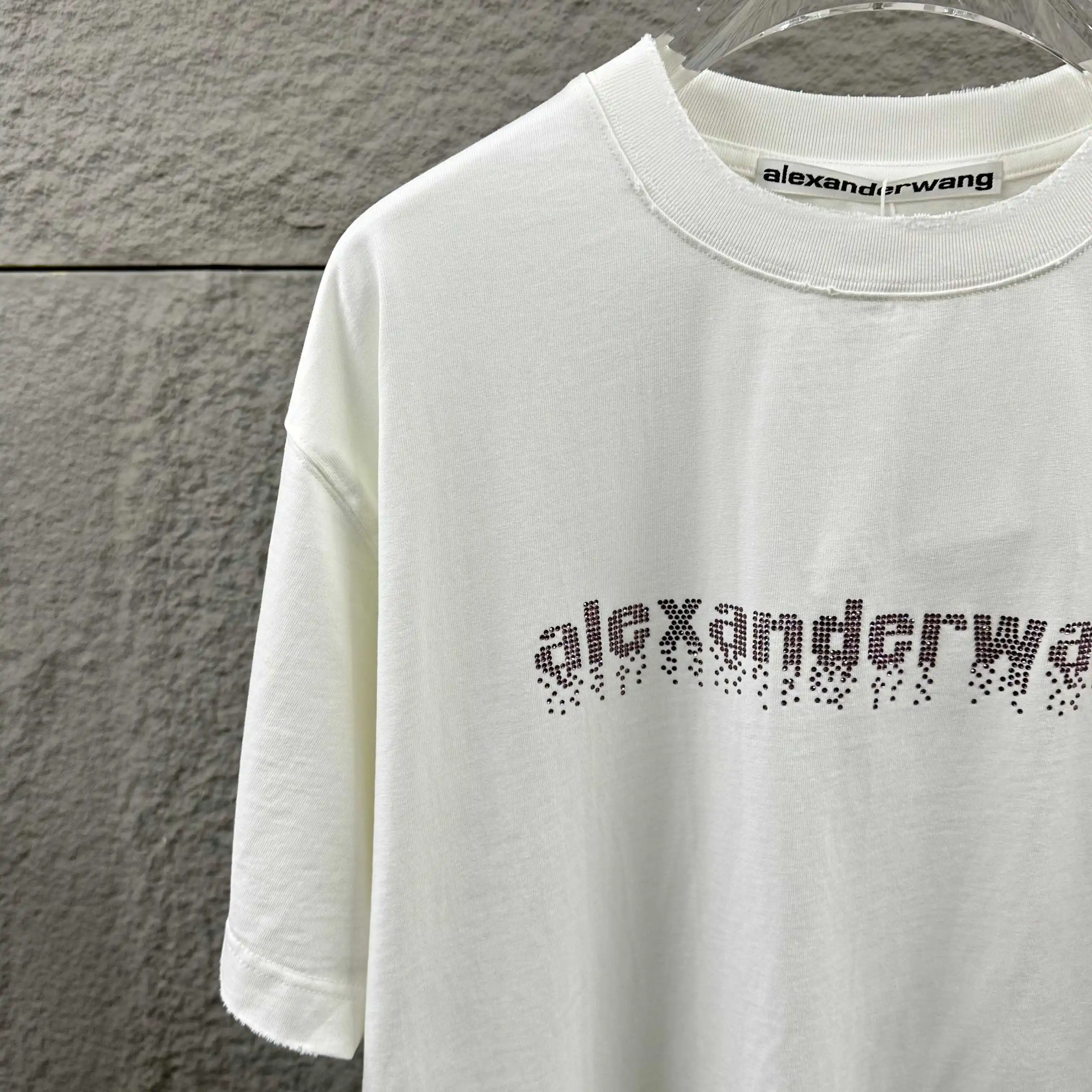 Hotfix Crystal Logo Distressed T-Shirt D14512088 — view 2