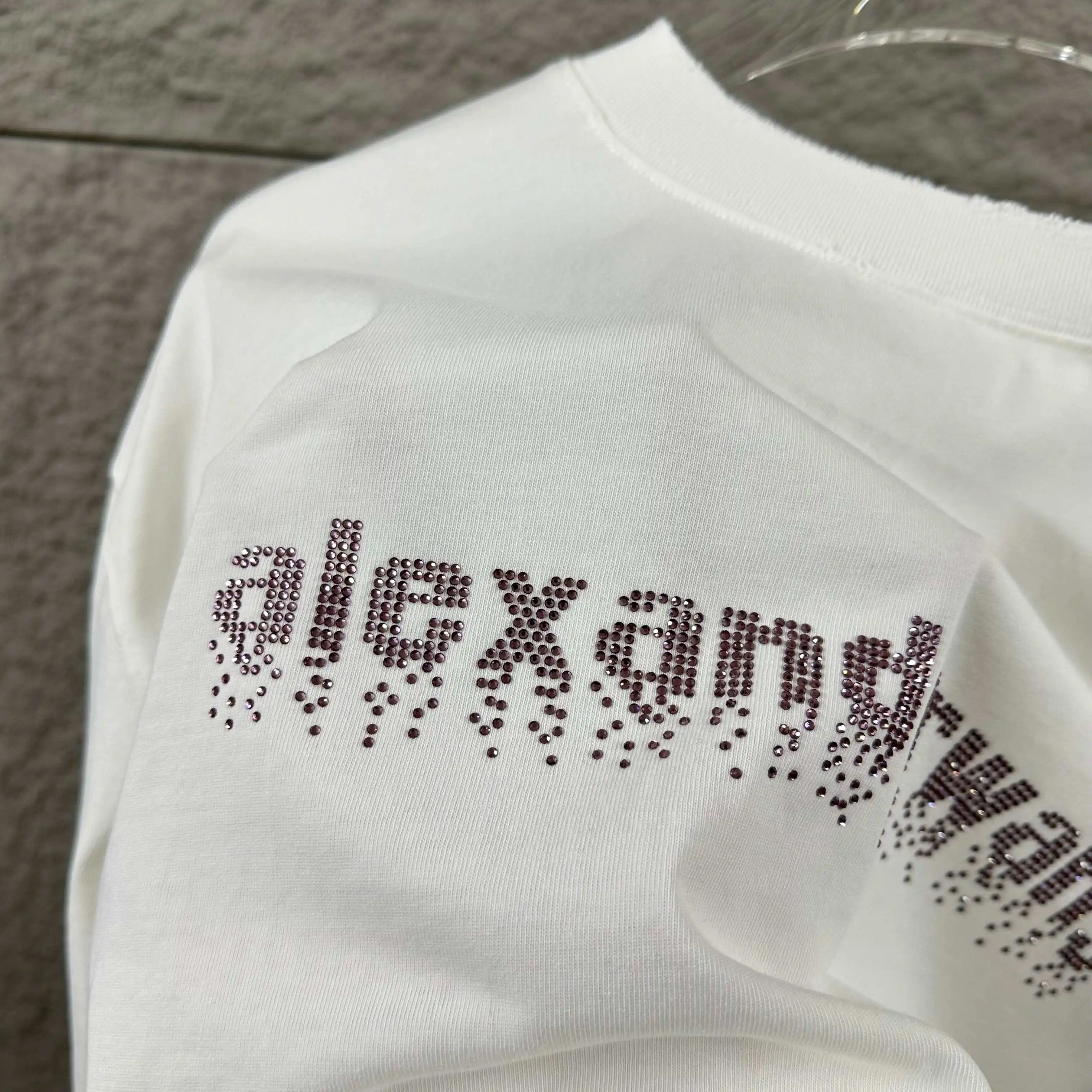 Hotfix Crystal Logo Distressed T-Shirt D14512088 — view 7