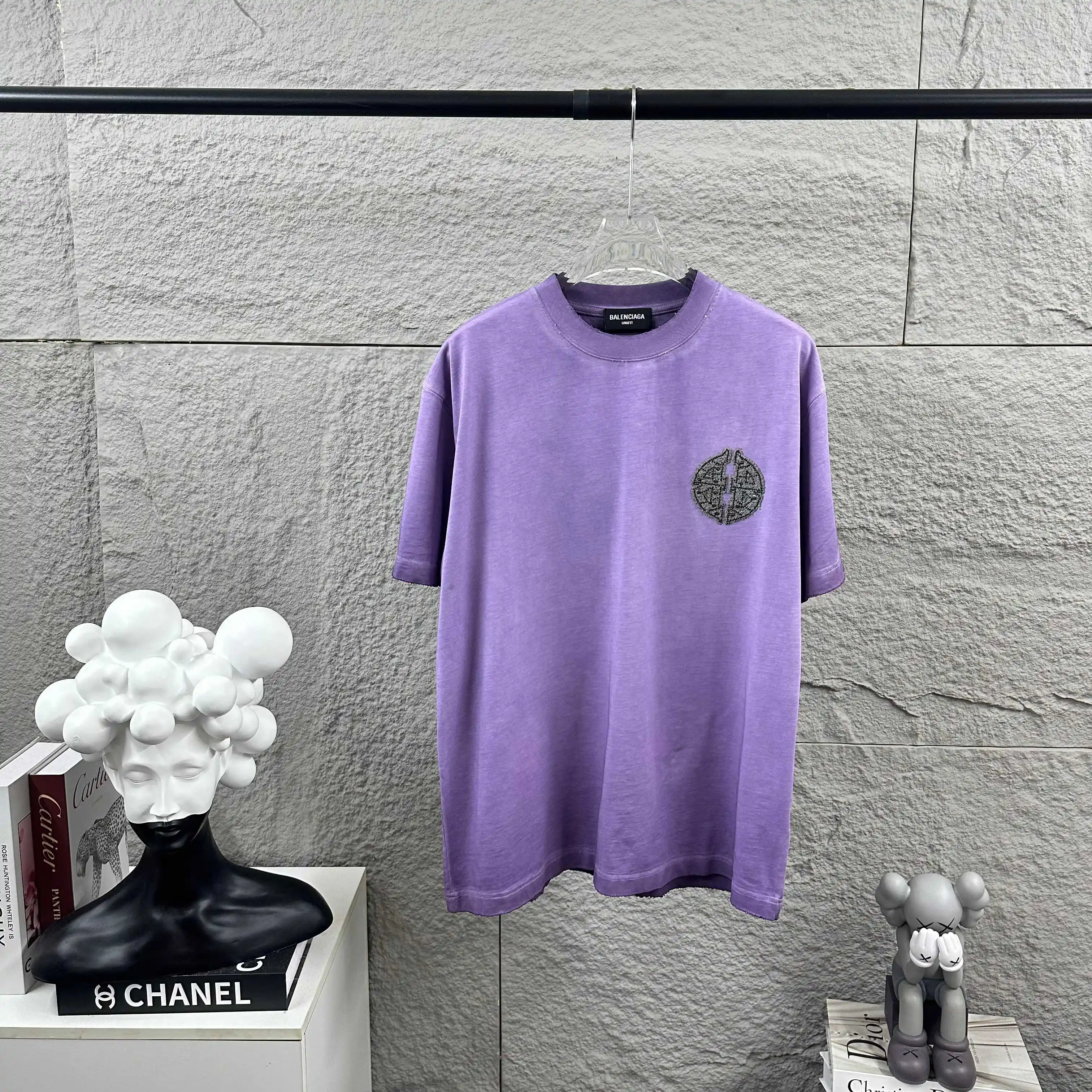 Distressed Rhinestone Logo Cotton T-Shirt D15012072 — view 2