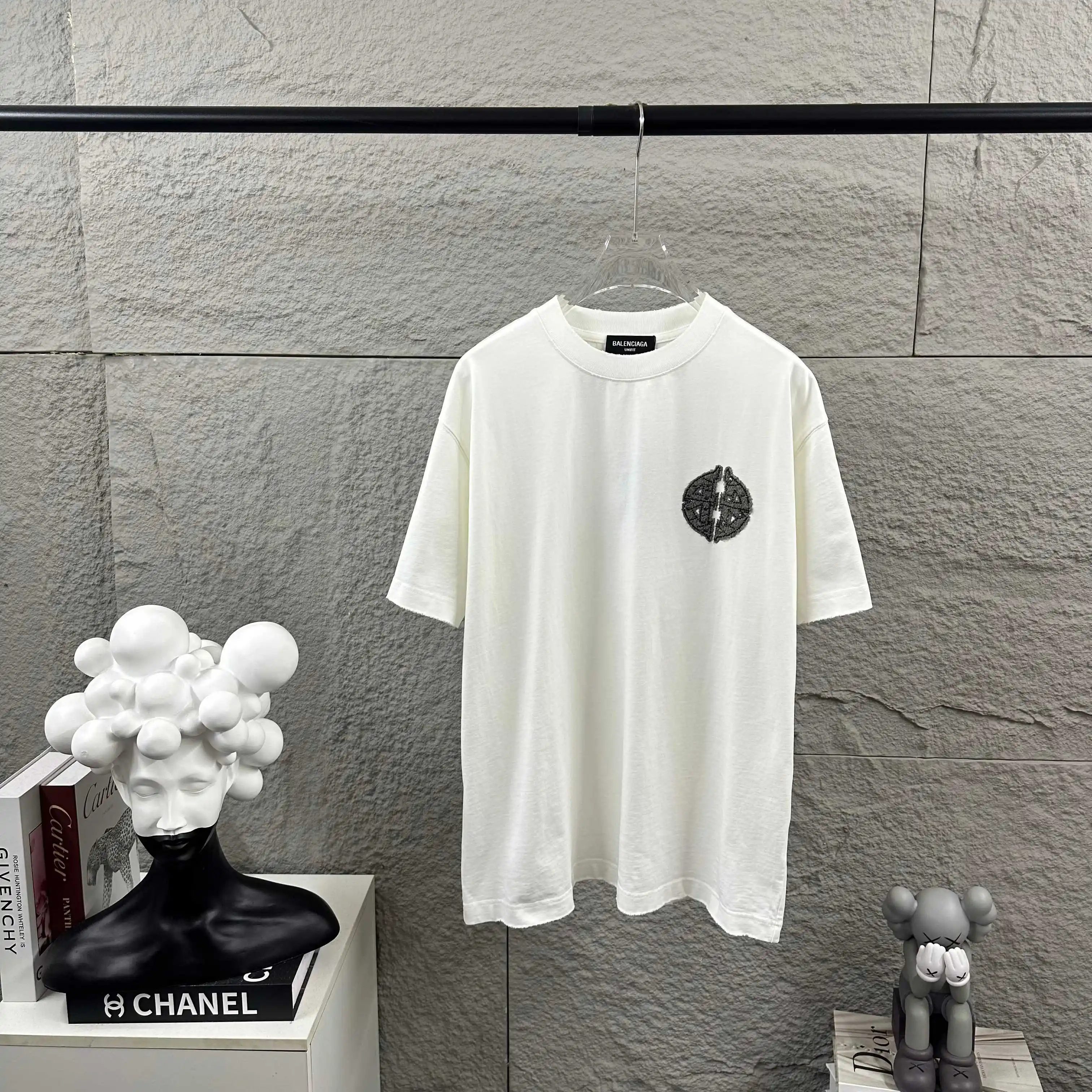 Distressed Rhinestone Logo Cotton T-Shirt D15012069 — view 2