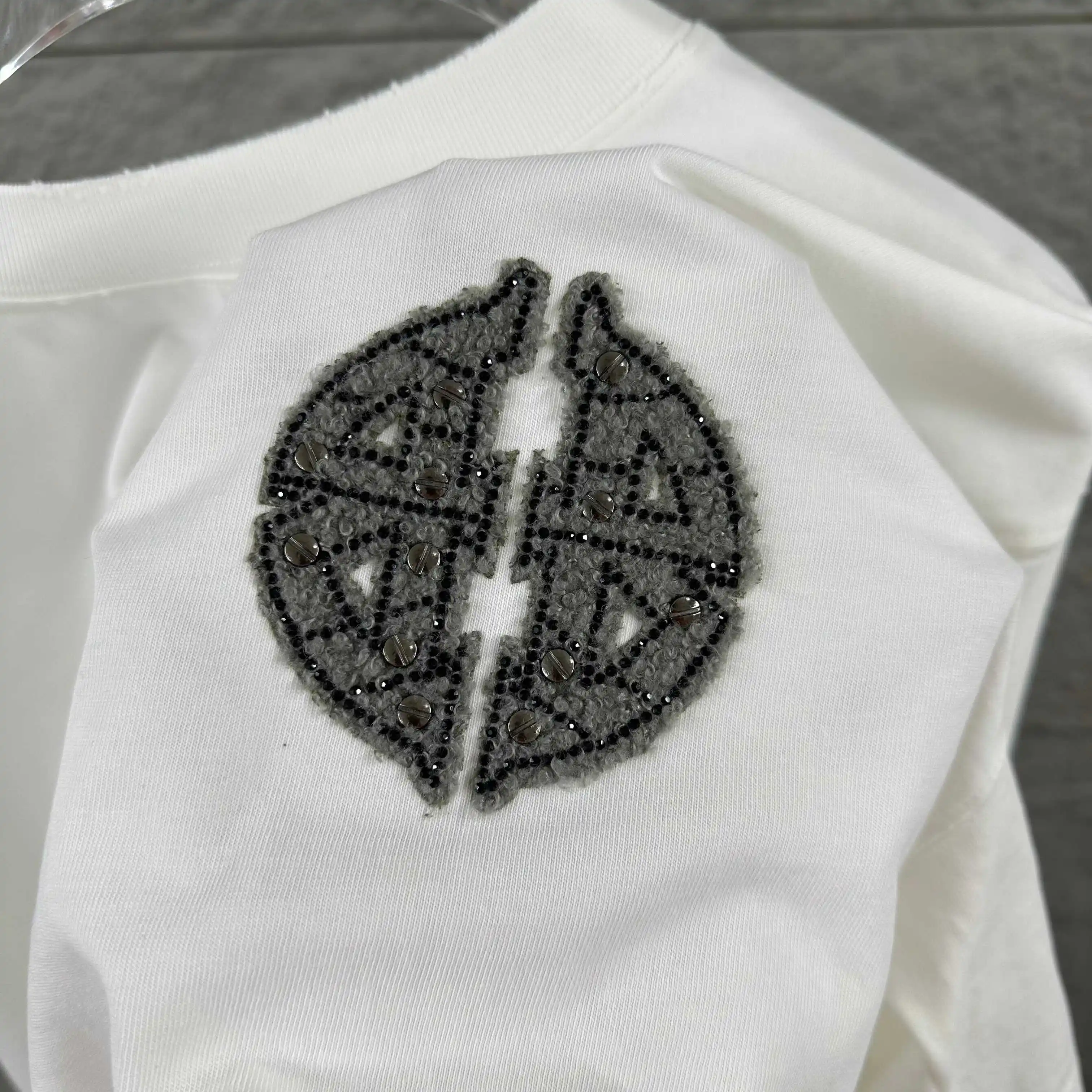 Distressed Rhinestone Logo Cotton T-Shirt D15012069 — view 4