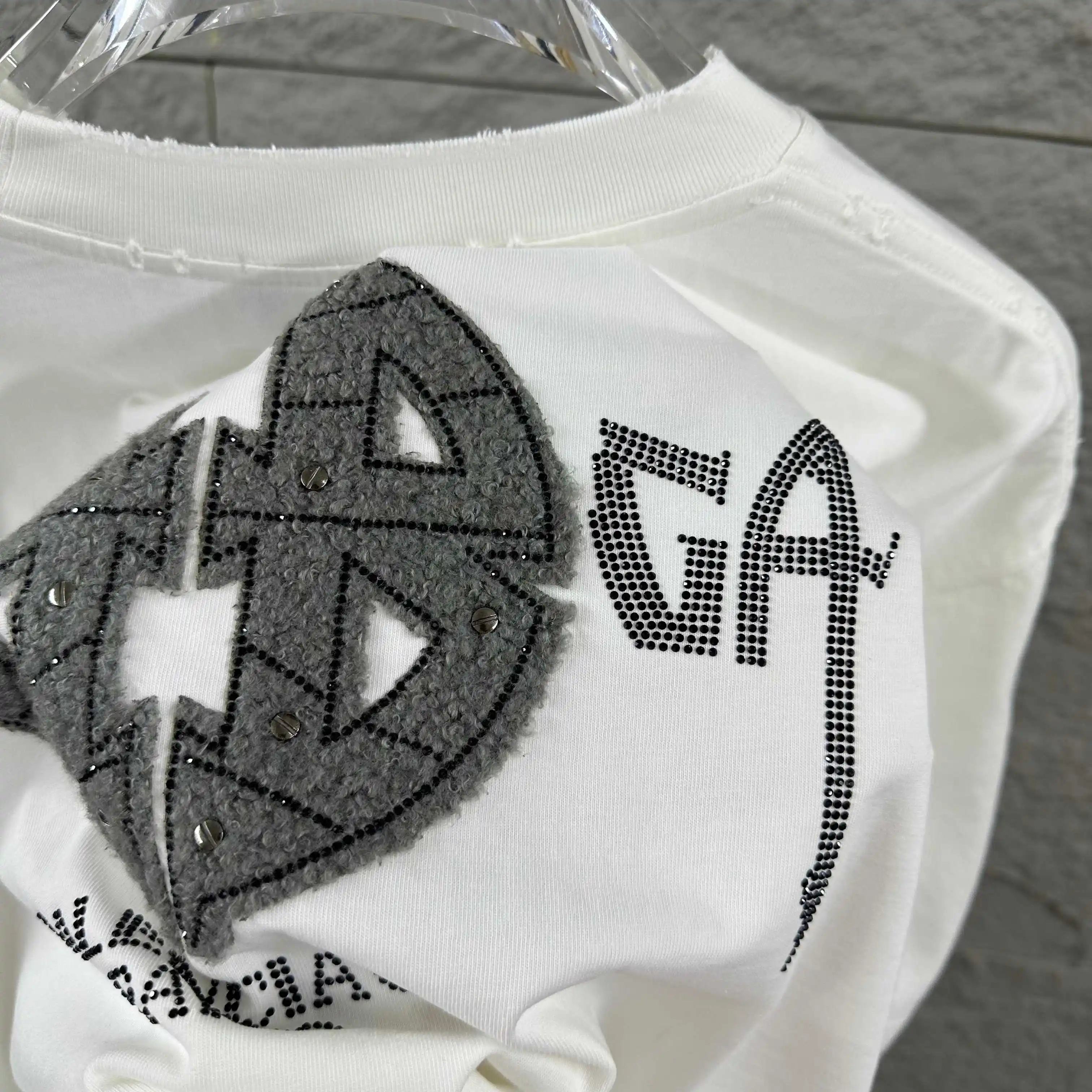 Distressed Rhinestone Logo Cotton T-Shirt D15012069 — view 5