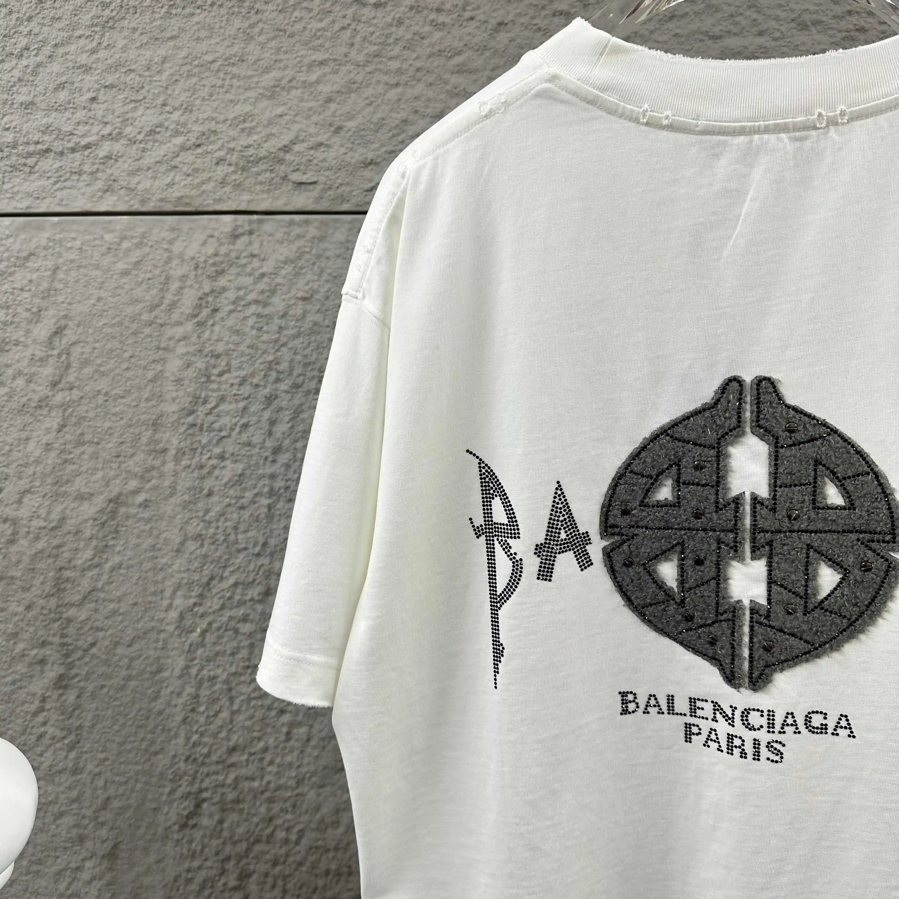 Distressed Rhinestone Logo Cotton T-Shirt D15012069 — view 6