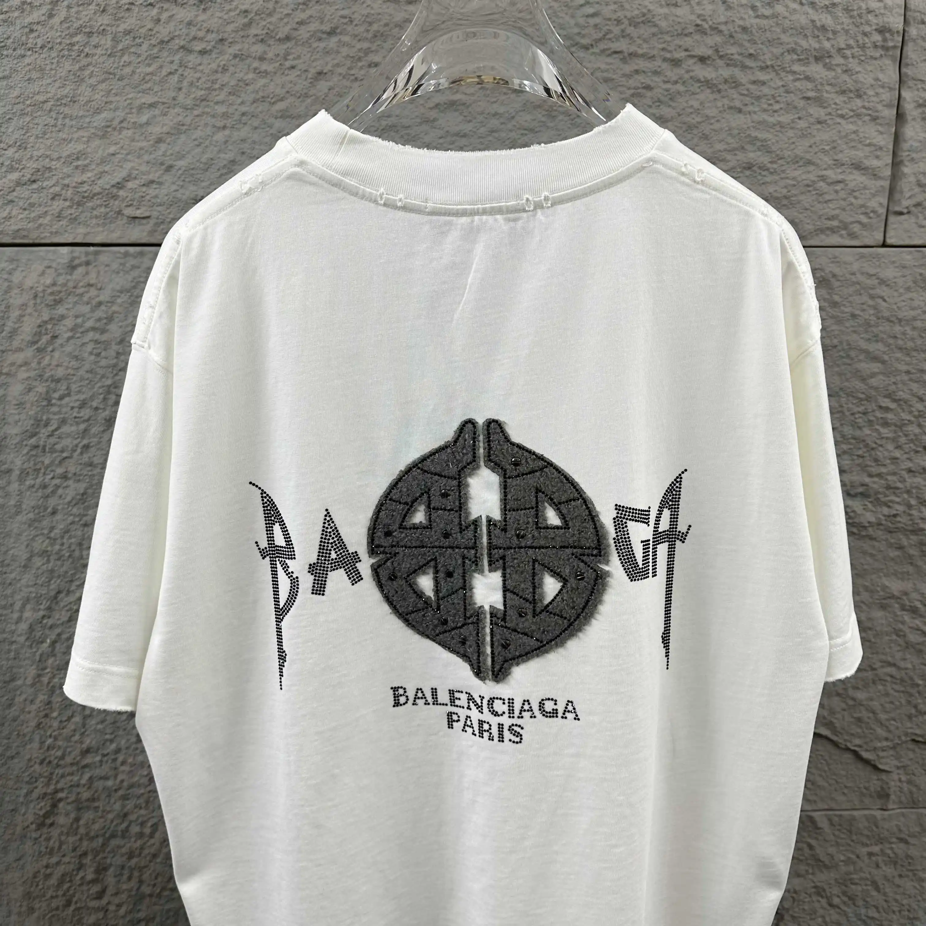 Distressed Rhinestone Logo Cotton T-Shirt D15012069 — view 7