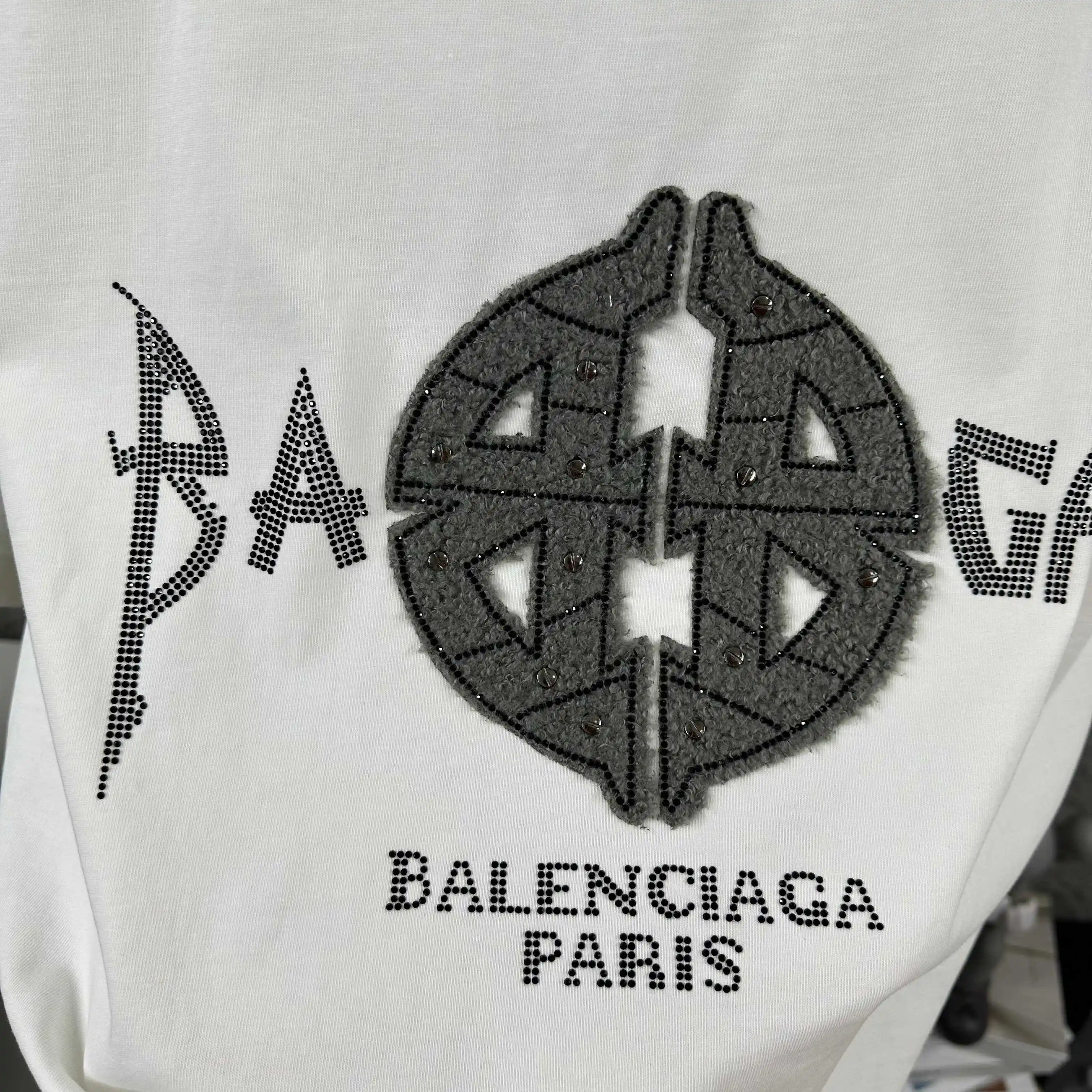 Distressed Rhinestone Logo Cotton T-Shirt D15012069 — view 9