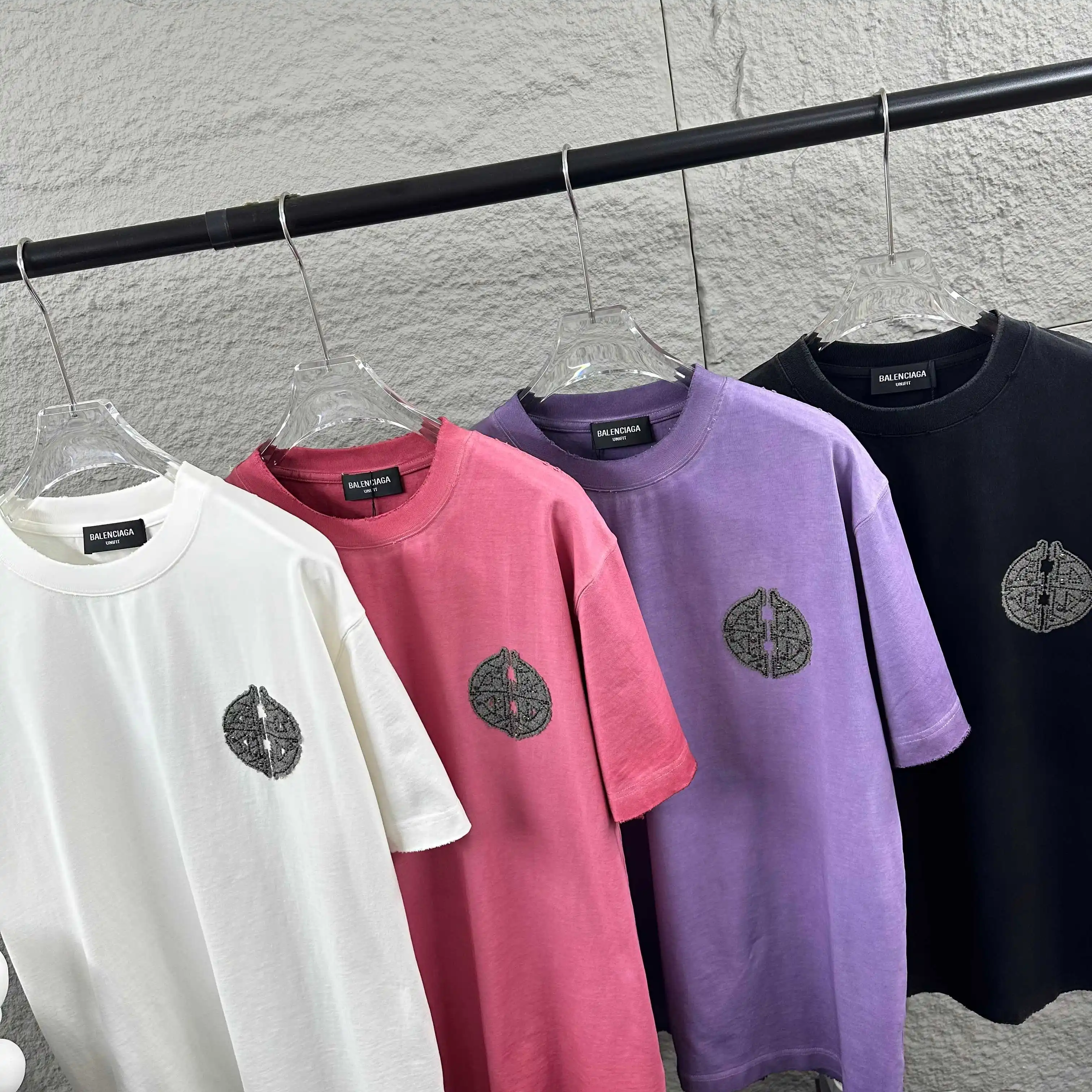 Distressed Rhinestone Logo Cotton T-Shirt D15012070 — view 10
