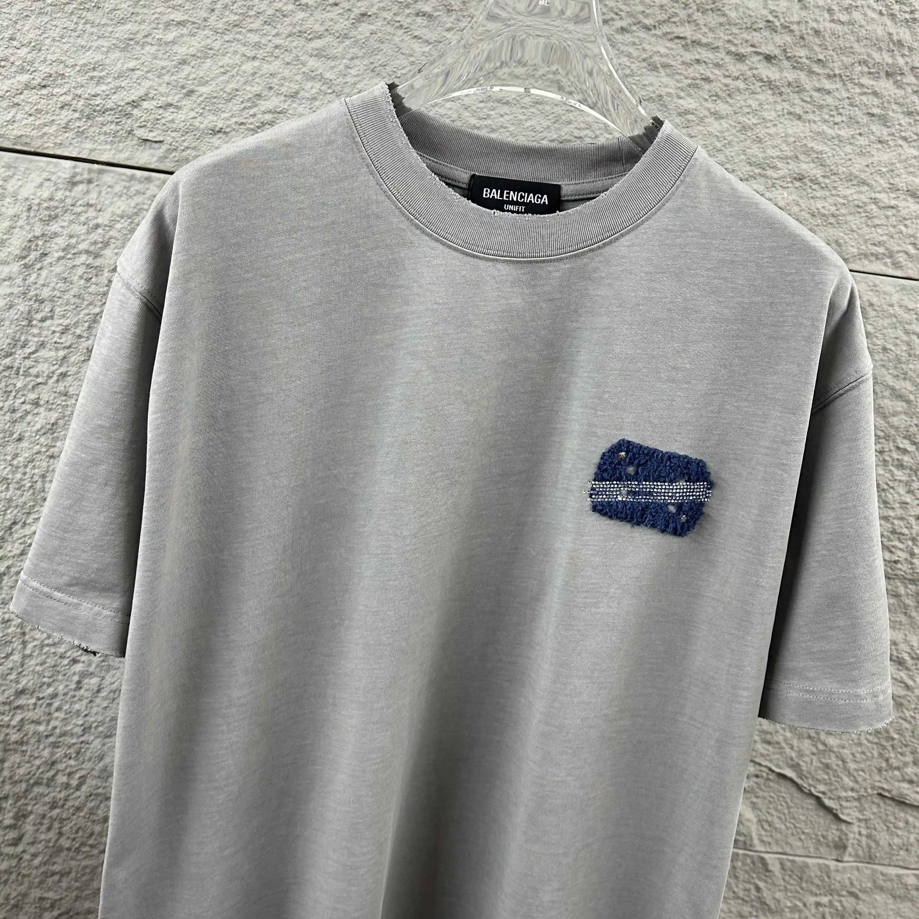 Distressed Logo Appliqué Cotton T-Shirt D15012068 — view 3