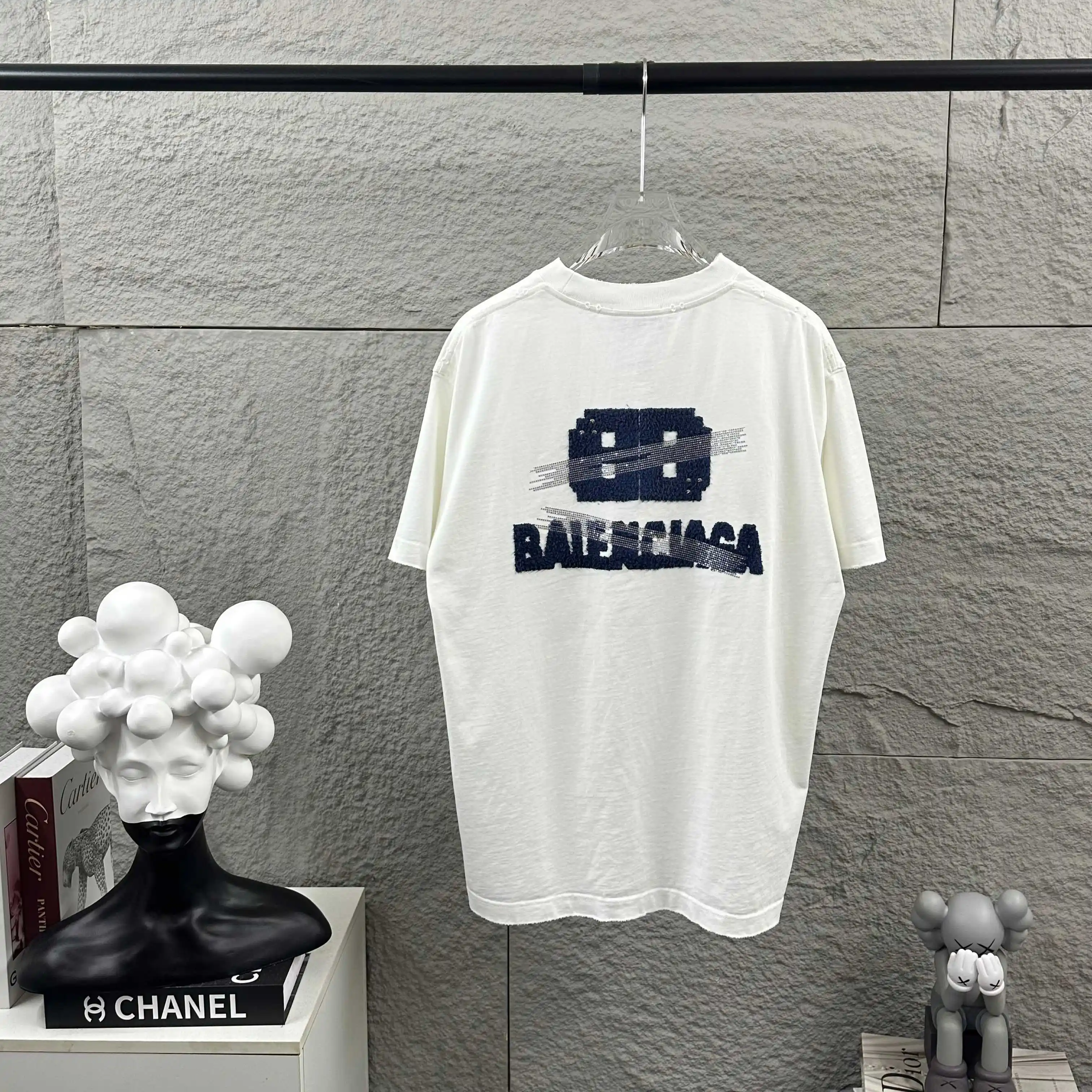 Distressed Logo Appliqué Rhinestone T-Shirt D15012065