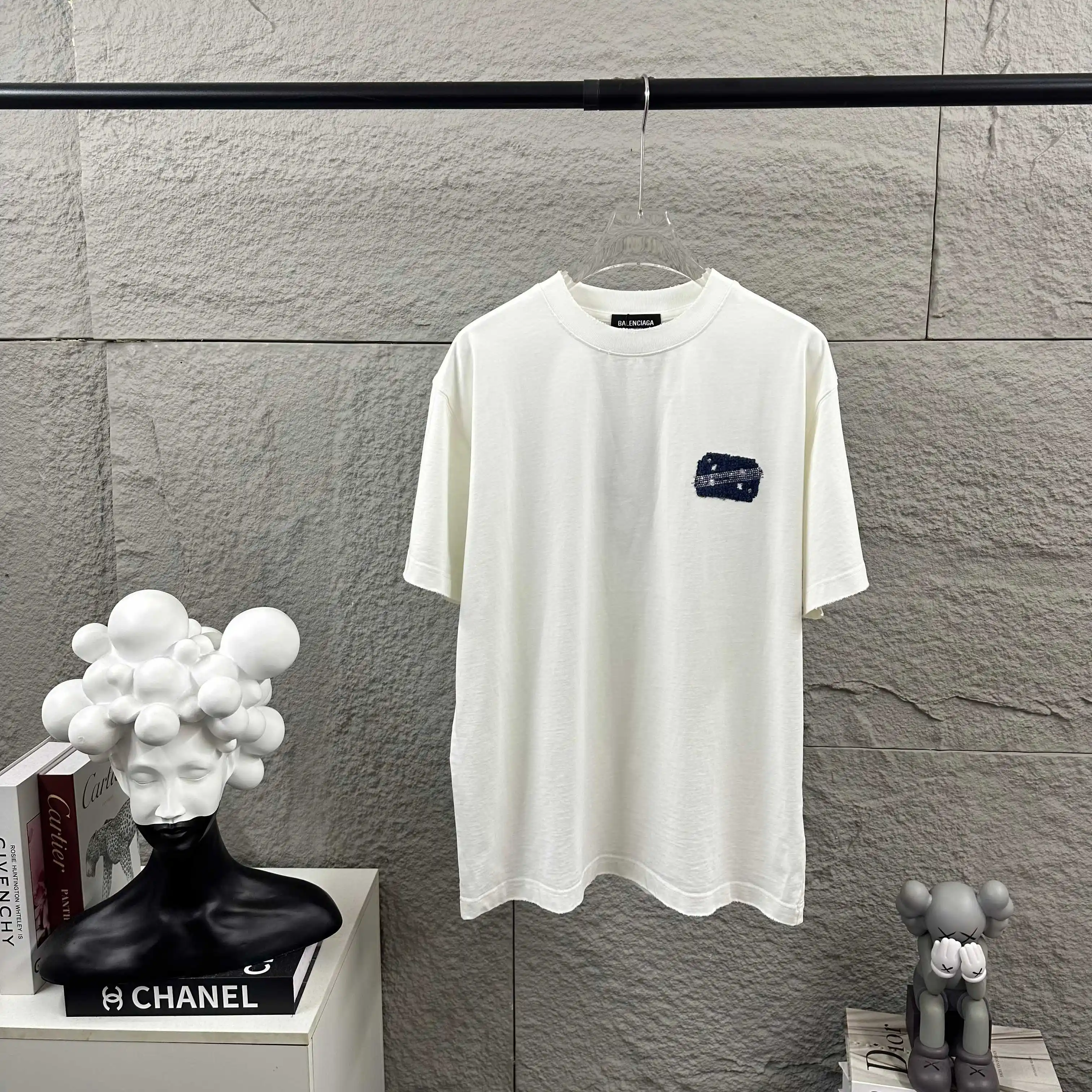 Distressed Logo Appliqué Rhinestone T-Shirt D15012065 — view 2