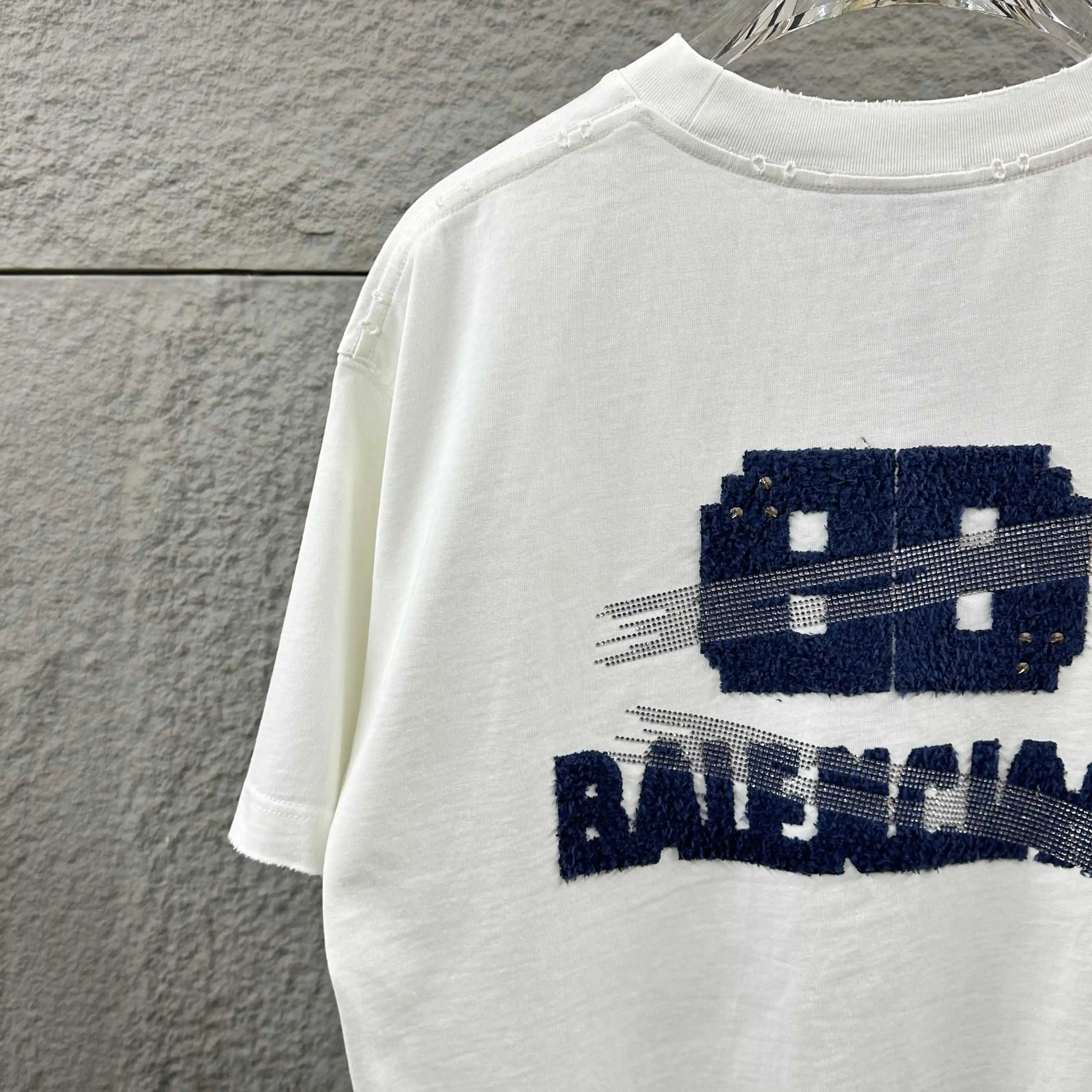 Distressed Logo Appliqué Rhinestone T-Shirt D15012065 — view 4