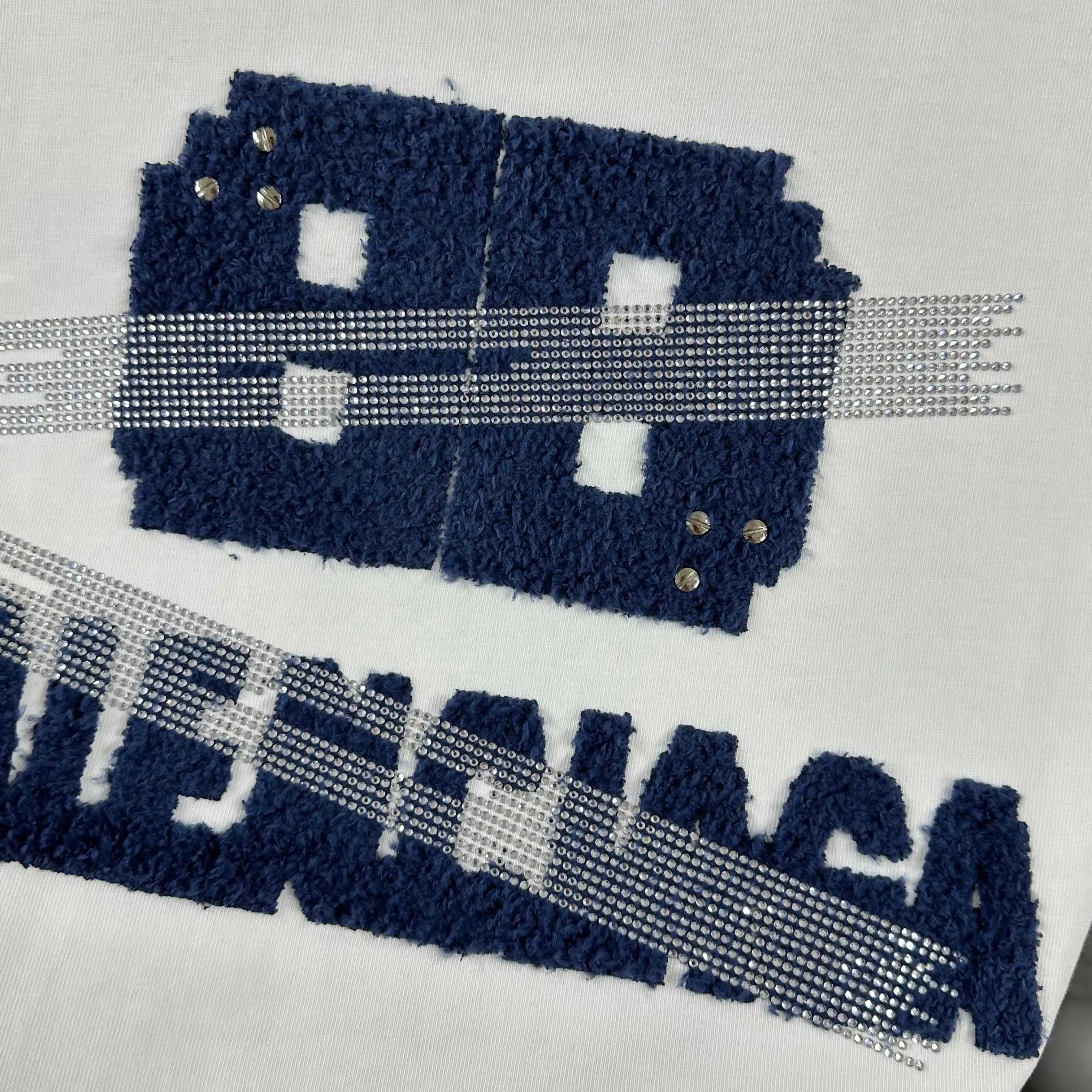 Distressed Logo Appliqué Rhinestone T-Shirt D15012065 — view 6