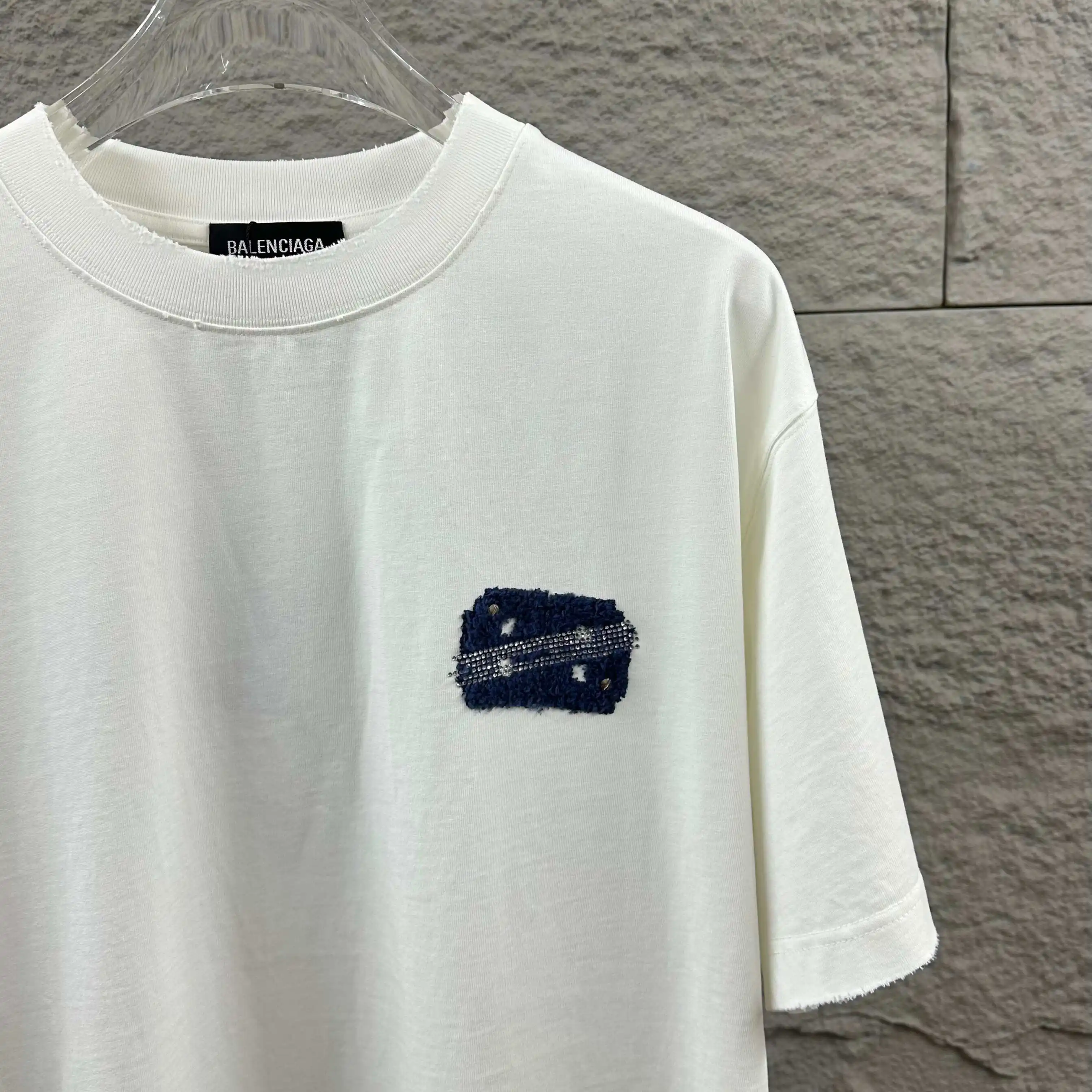 Distressed Logo Appliqué Rhinestone T-Shirt D15012065 — view 7
