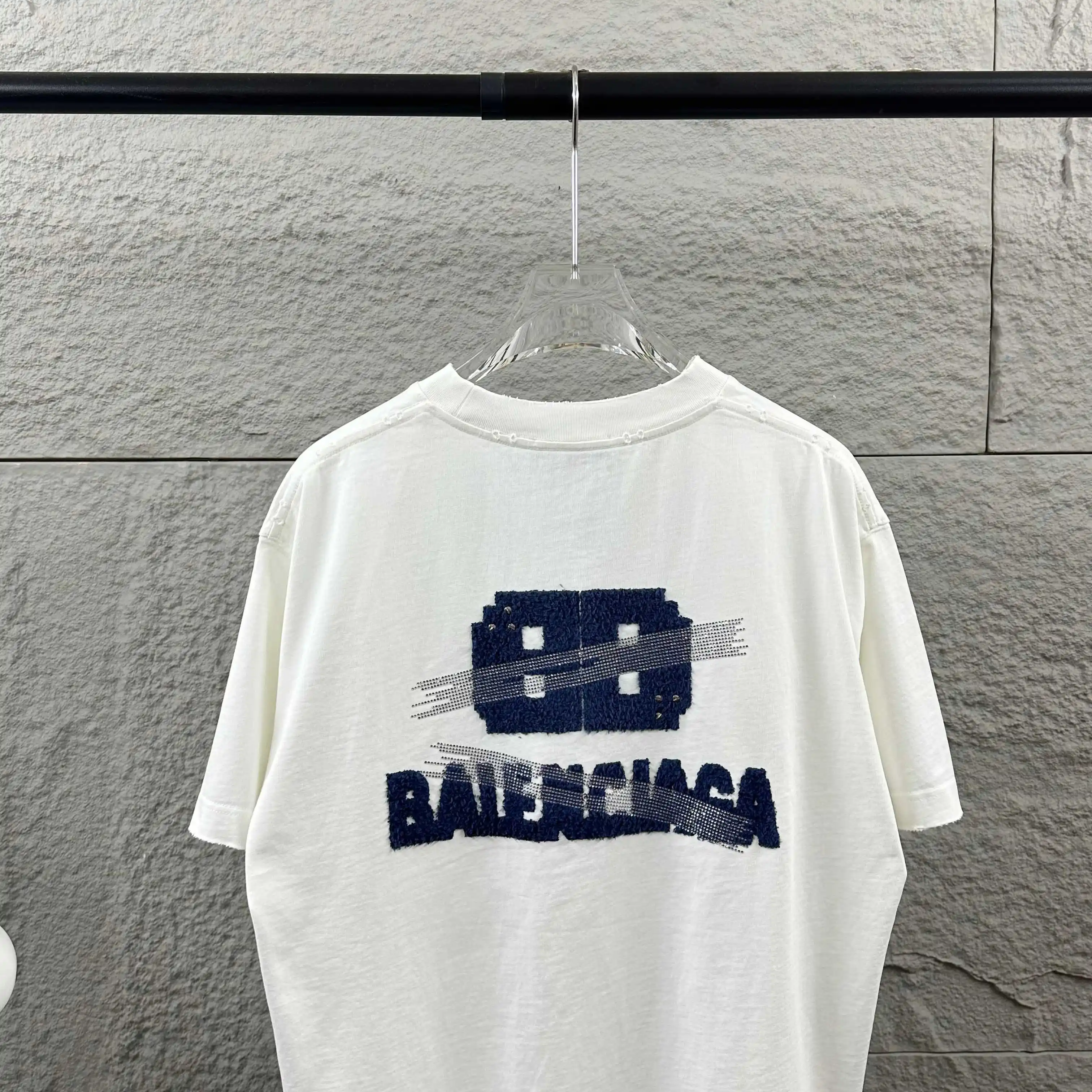 Distressed Logo Appliqué Rhinestone T-Shirt D15012065 — view 8