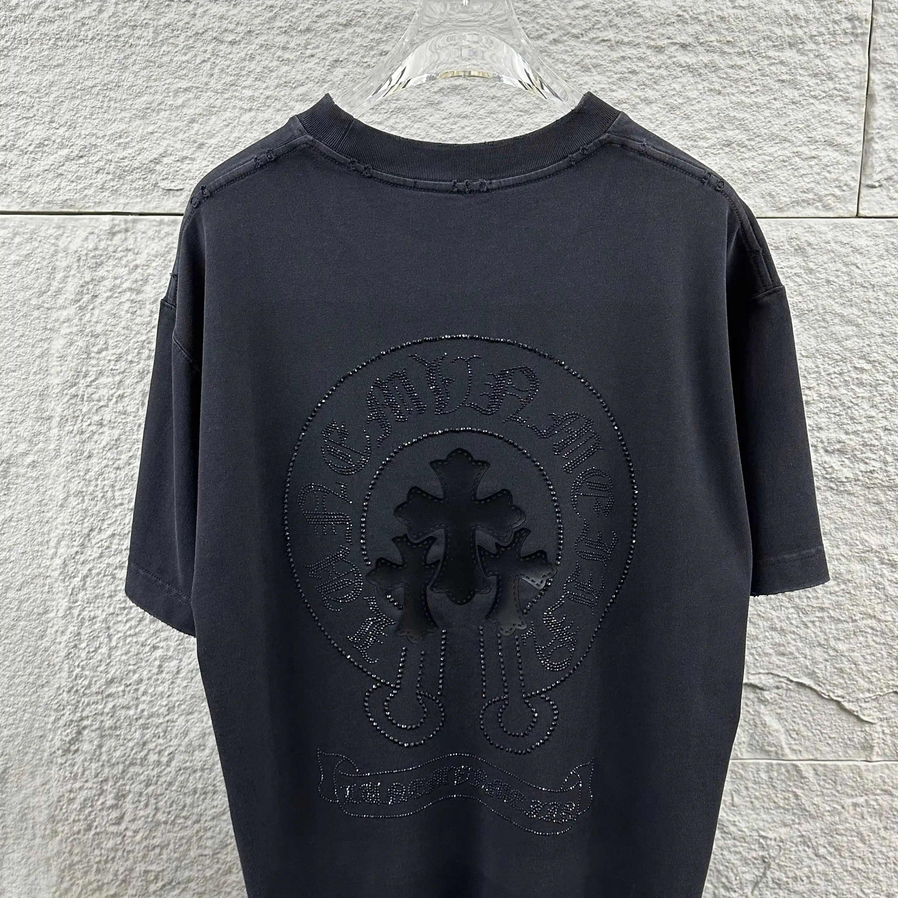 Embellished Distressed Cotton T-Shirt D15012093
