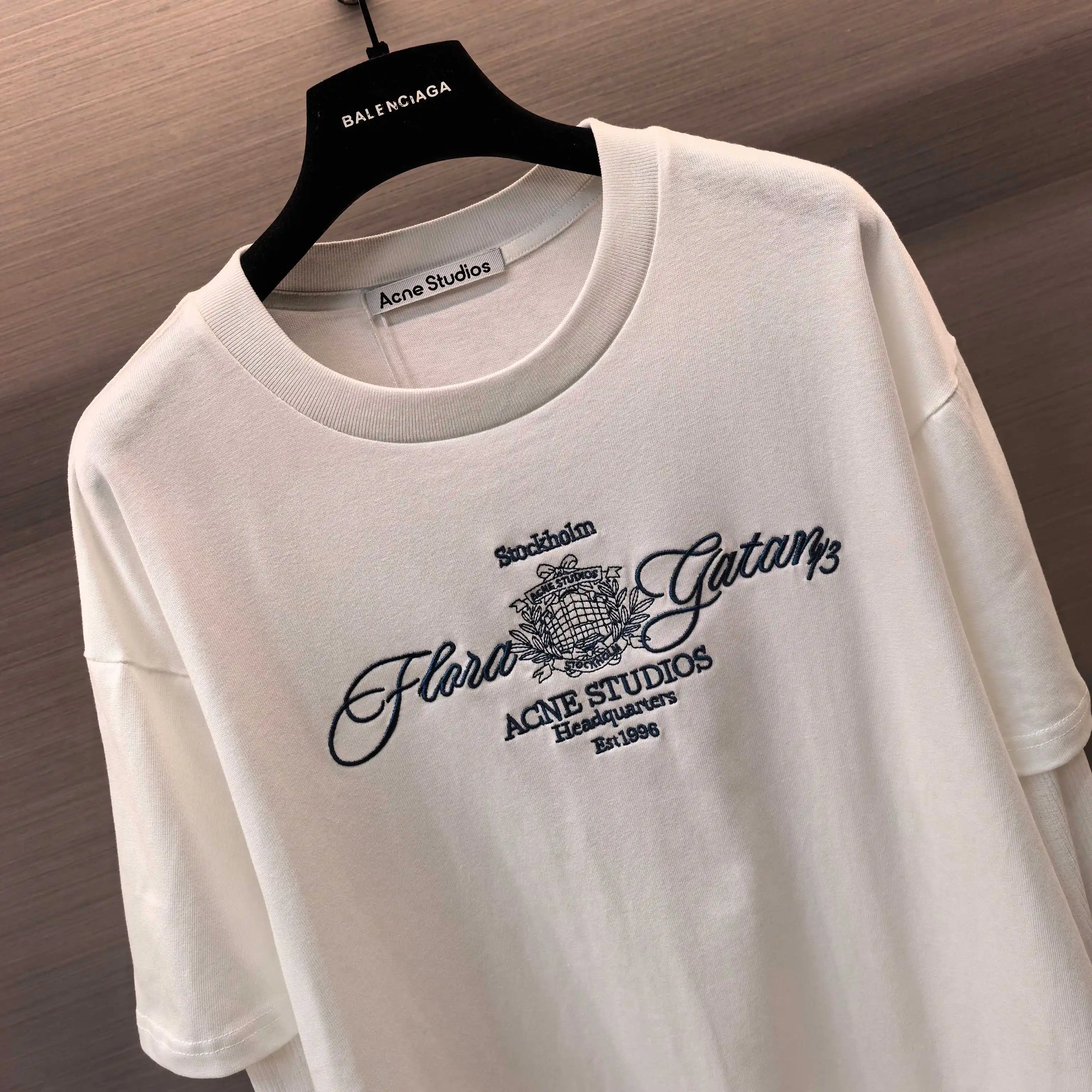 Layered Mesh-Sleeve Graphic T-Shirt D15522547 — view 3