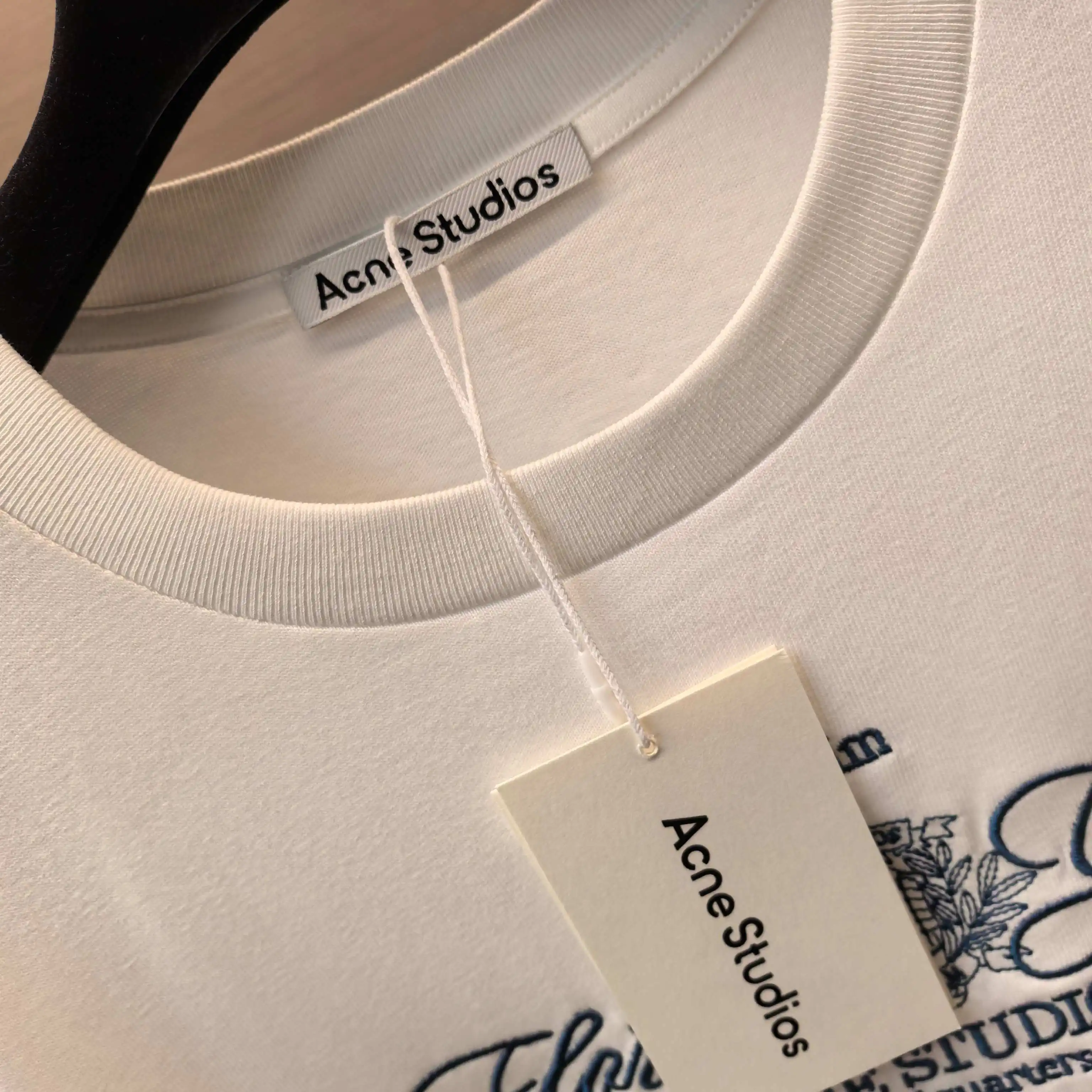 Layered Mesh-Sleeve Graphic T-Shirt D15522547 — view 4
