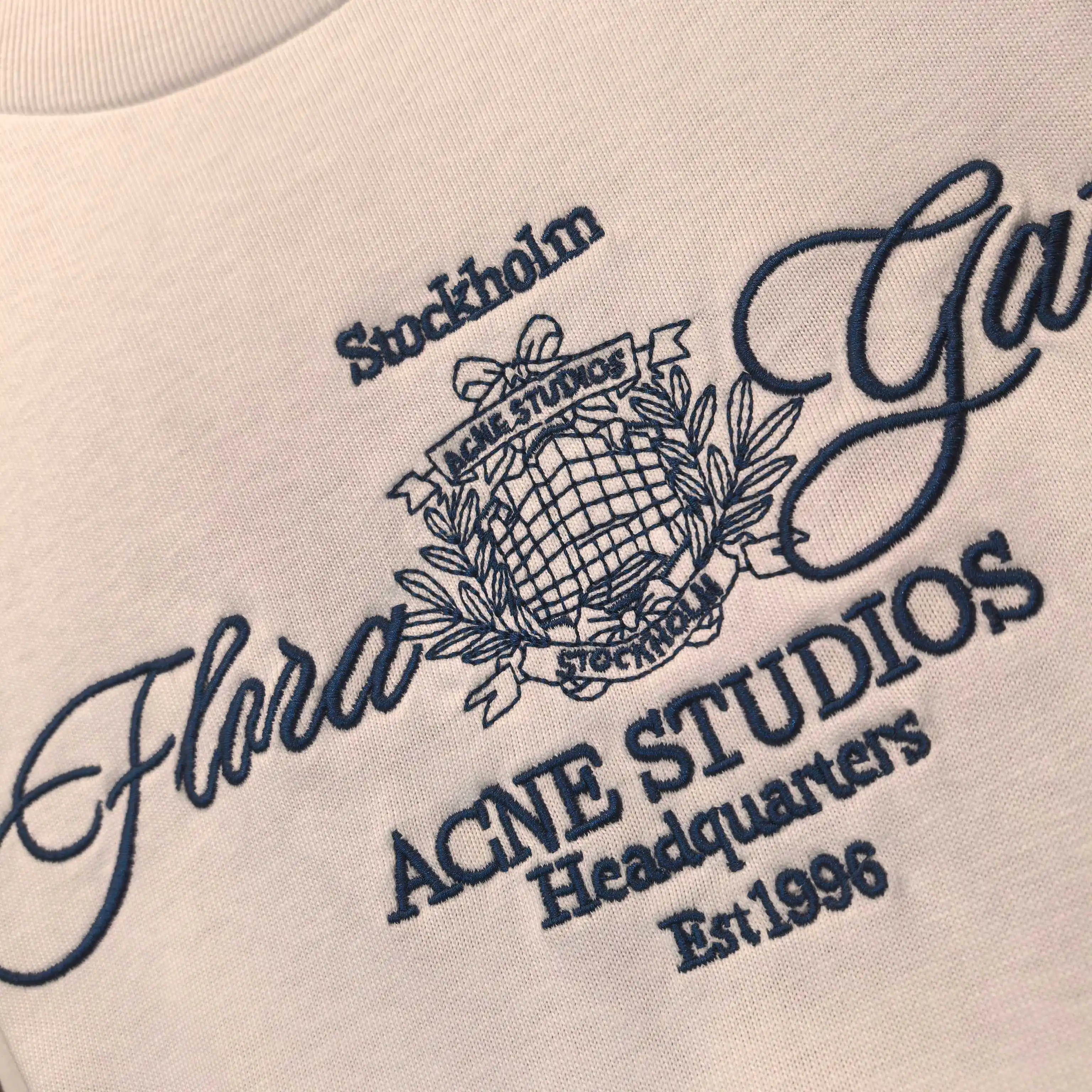 Layered Mesh-Sleeve Graphic T-Shirt D15522547 — view 7