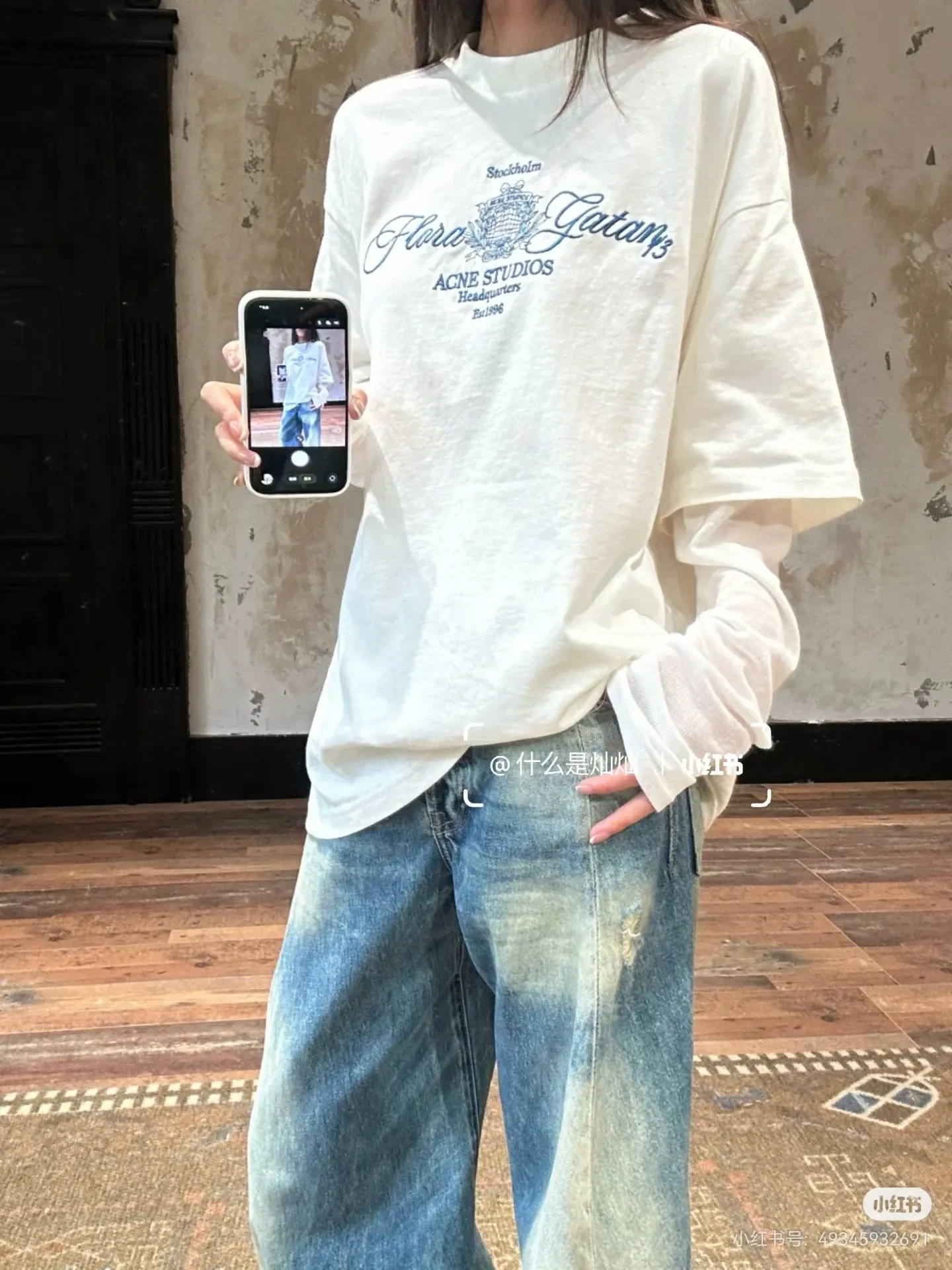 Layered Mesh-Sleeve Graphic T-Shirt D15522550 — view 3