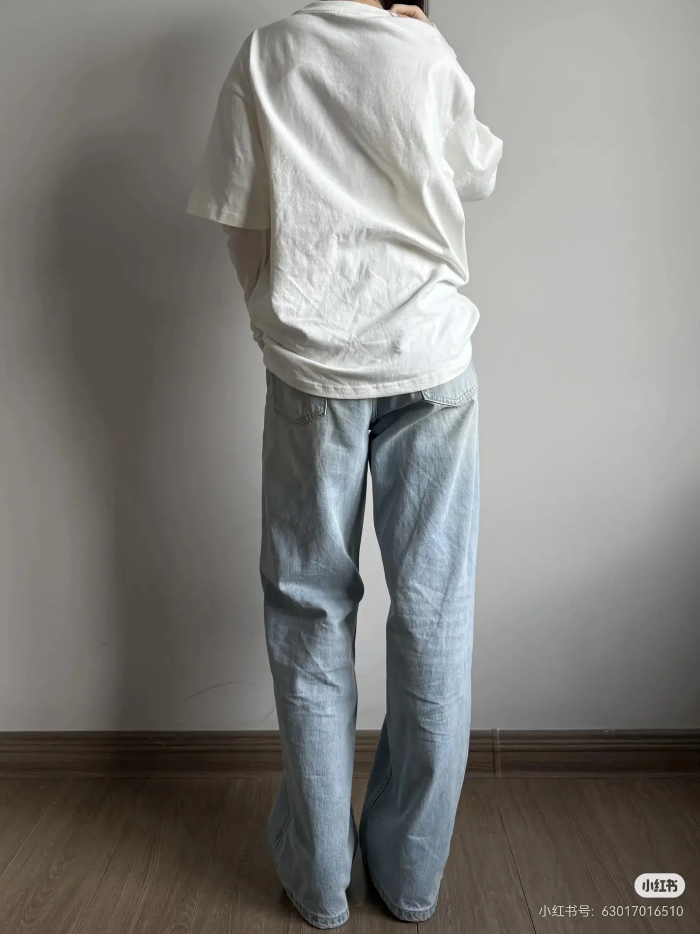 Layered Mesh-Sleeve Graphic T-Shirt D15522550 — view 8