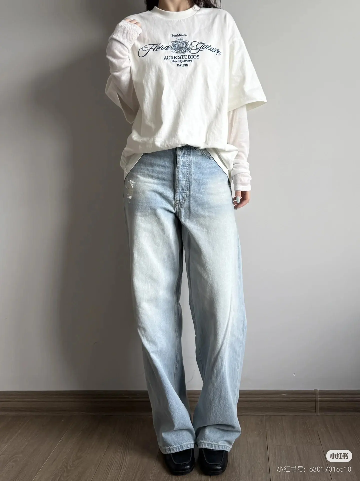 Layered Mesh-Sleeve Graphic T-Shirt D15522550 — view 9
