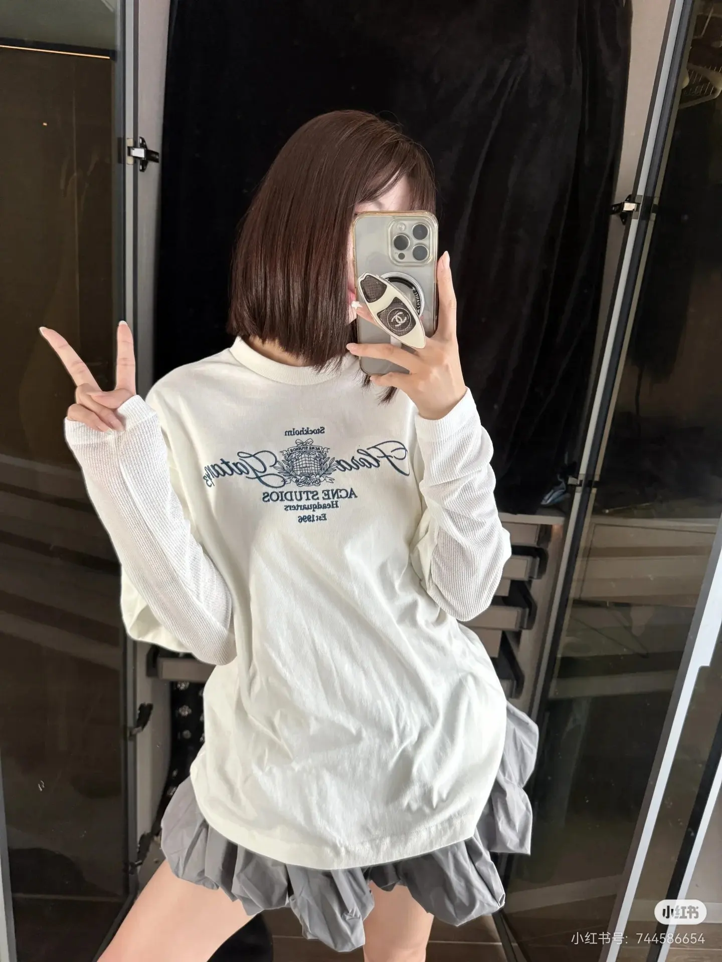 Layered Graphic Long-Sleeve T-Shirt D15522549 — view 2