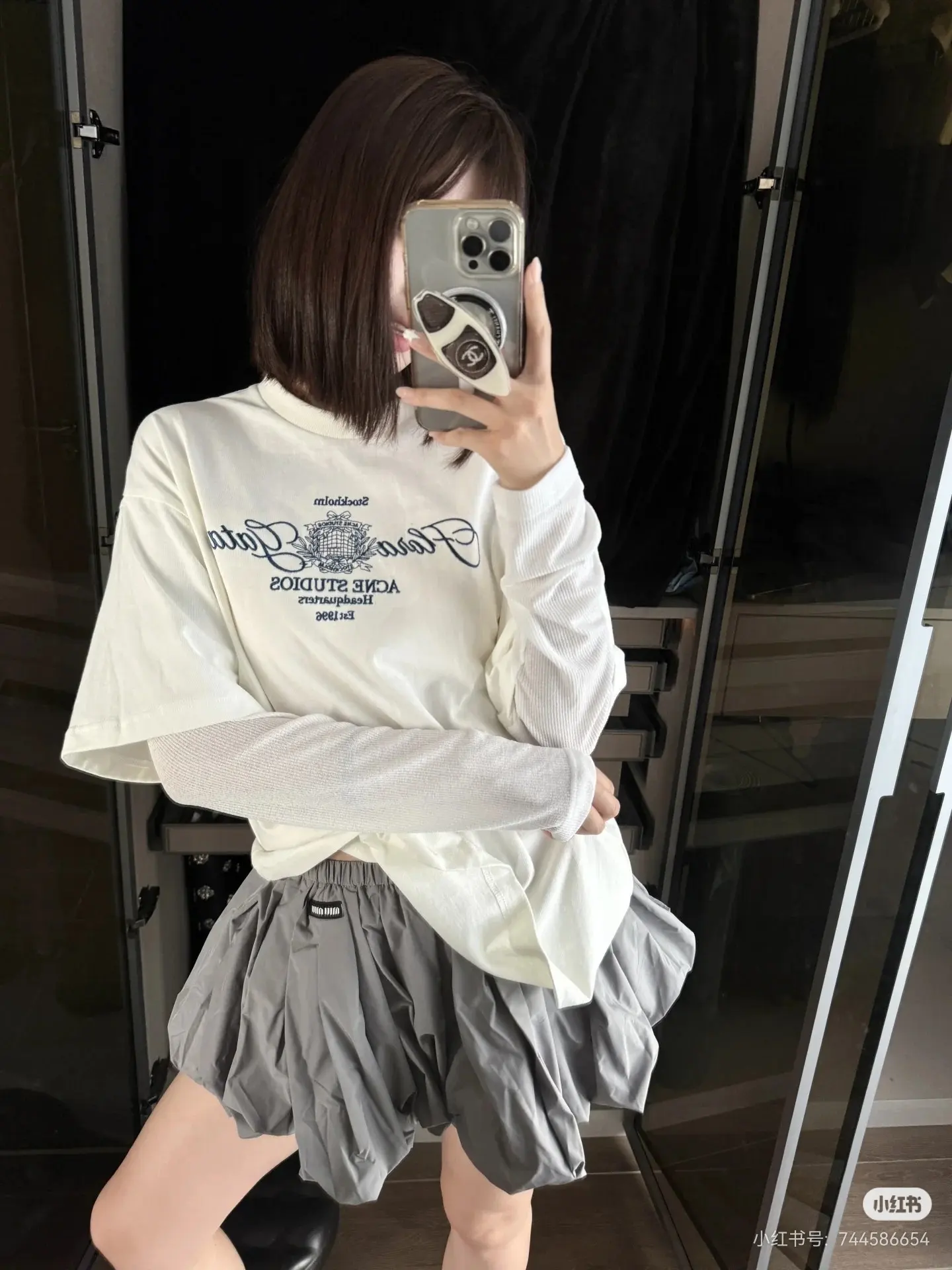 Layered Graphic Long-Sleeve T-Shirt D15522549 — view 4