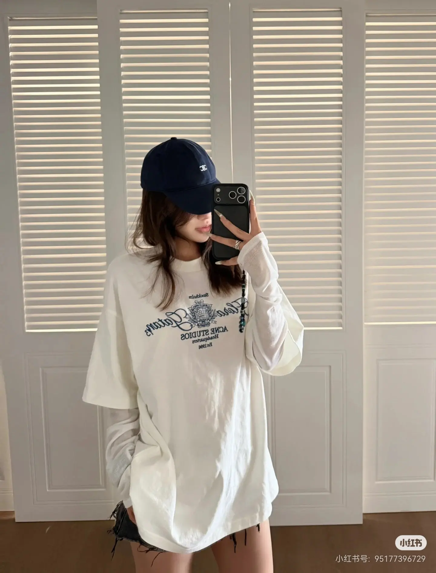 Layered Graphic Long-Sleeve T-Shirt D15522549 — view 5