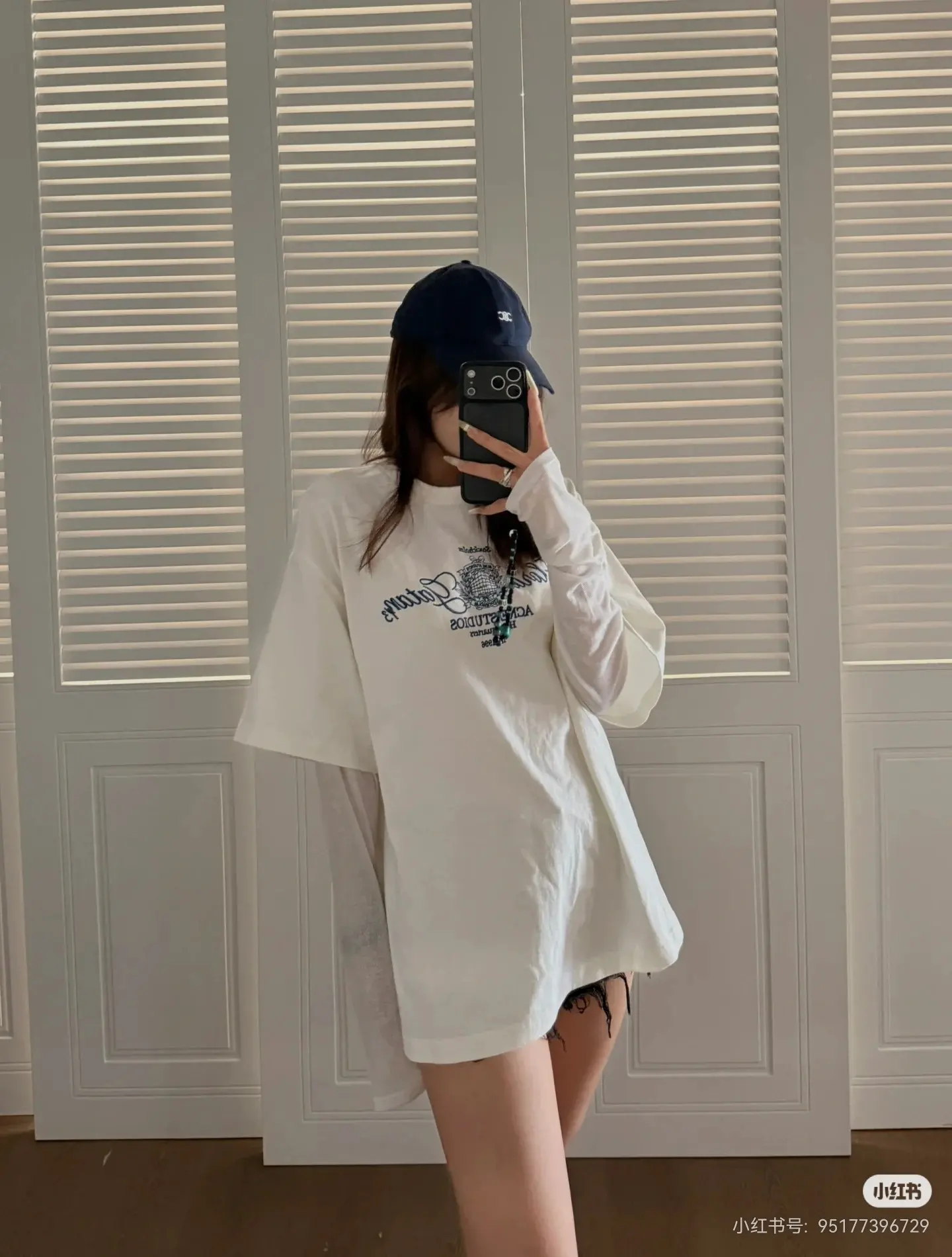 Layered Graphic Long-Sleeve T-Shirt D15522549 — view 6
