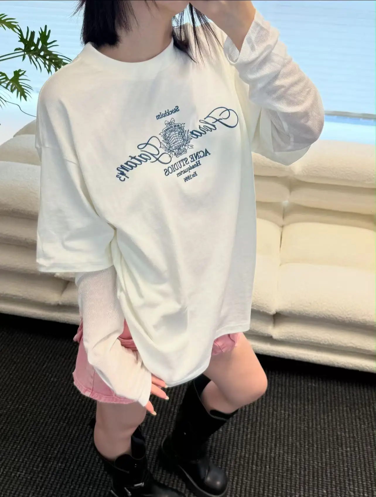 Layered Graphic Long-Sleeve T-Shirt D15522549 — view 9
