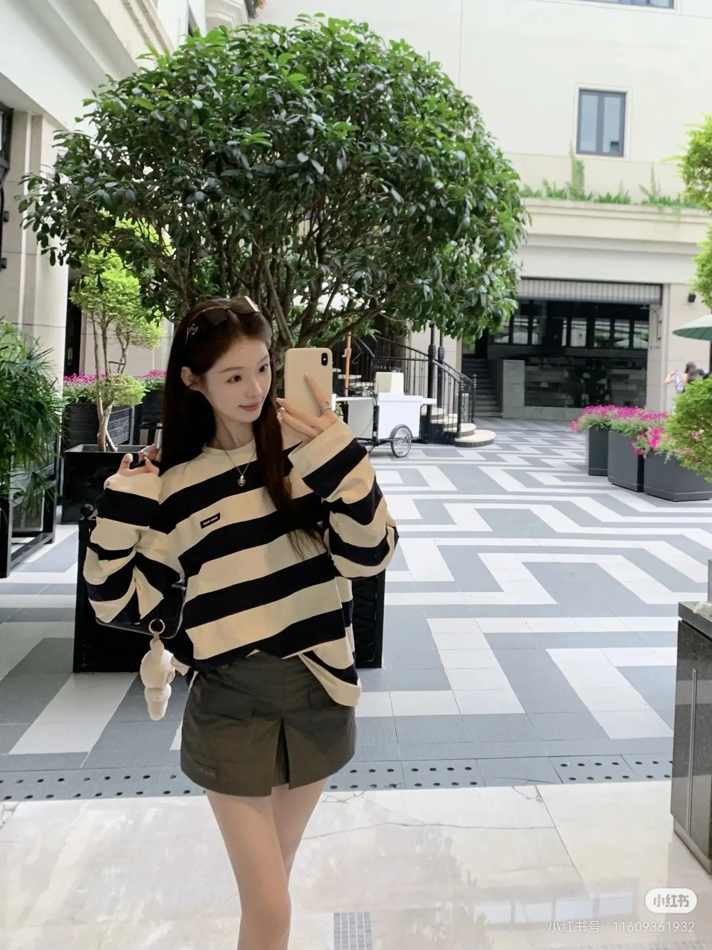 Striped Long-Sleeve Cotton T-Shirt D15522468 — view 9