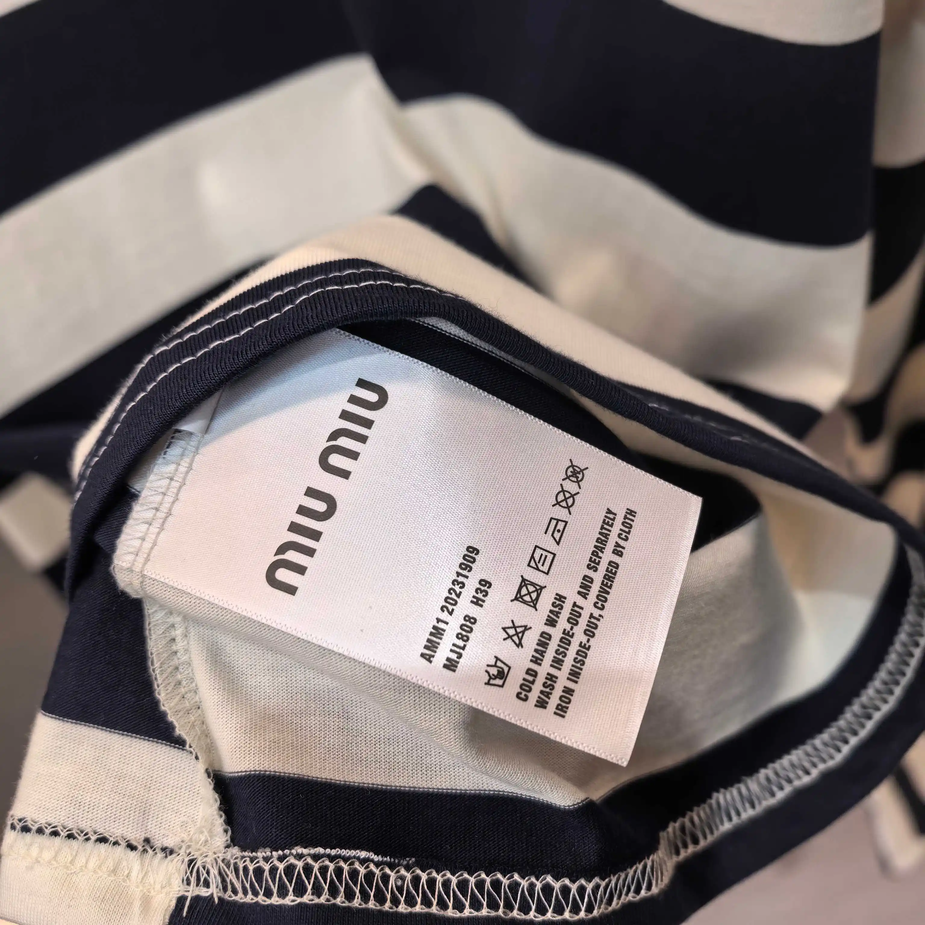 Striped Long-Sleeve Cotton T-Shirt D15522469 — view 7