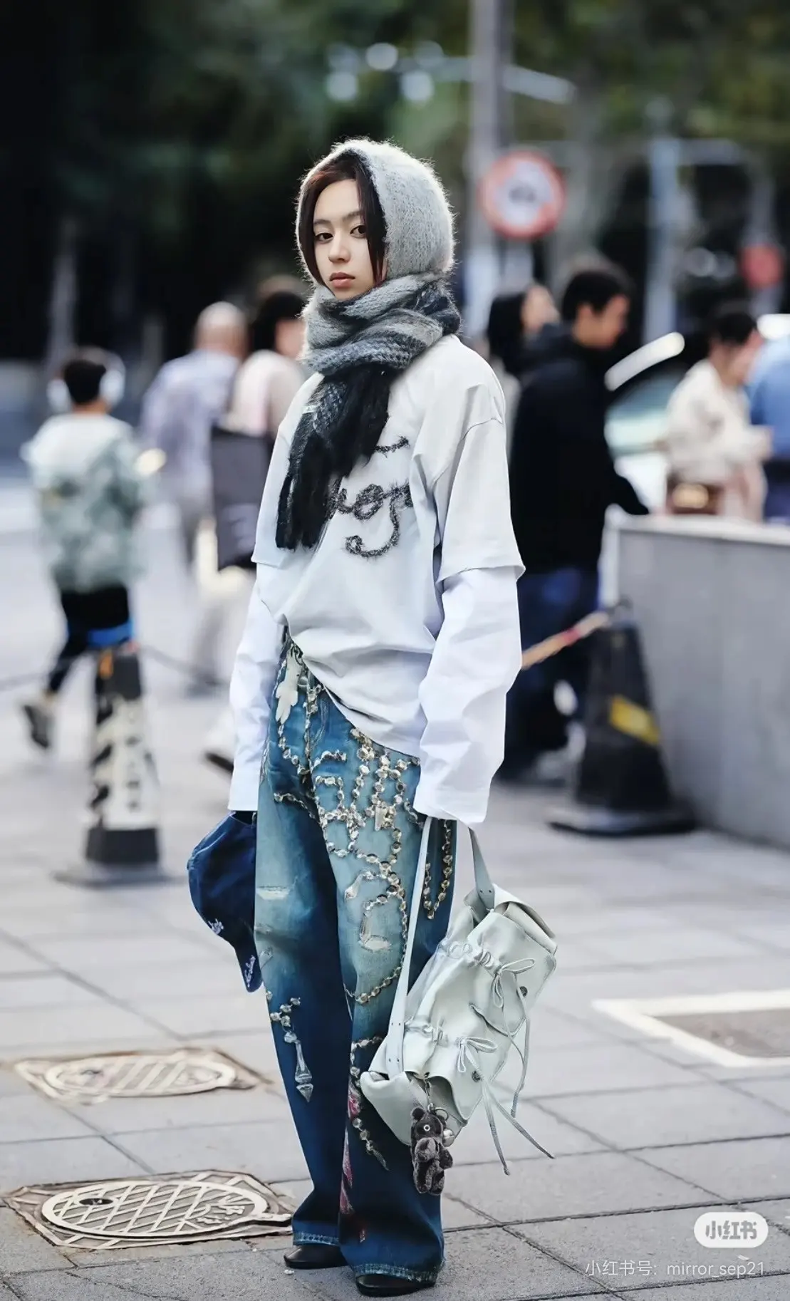 Layered Flocked Logo Long-Sleeve T-Shirt D16522487 — view 6