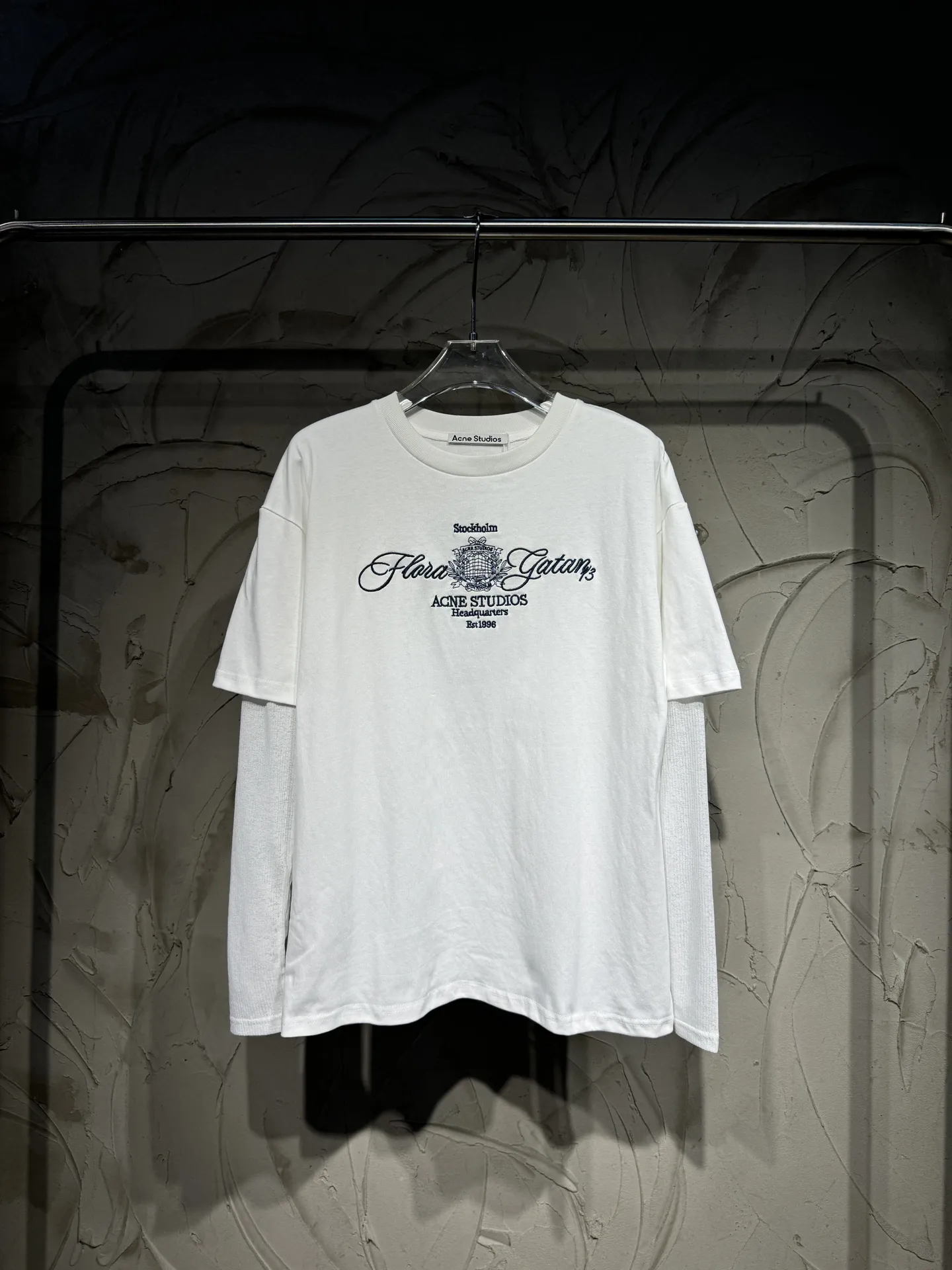 Layered Mesh-Sleeve Graphic T-Shirt D16523061
