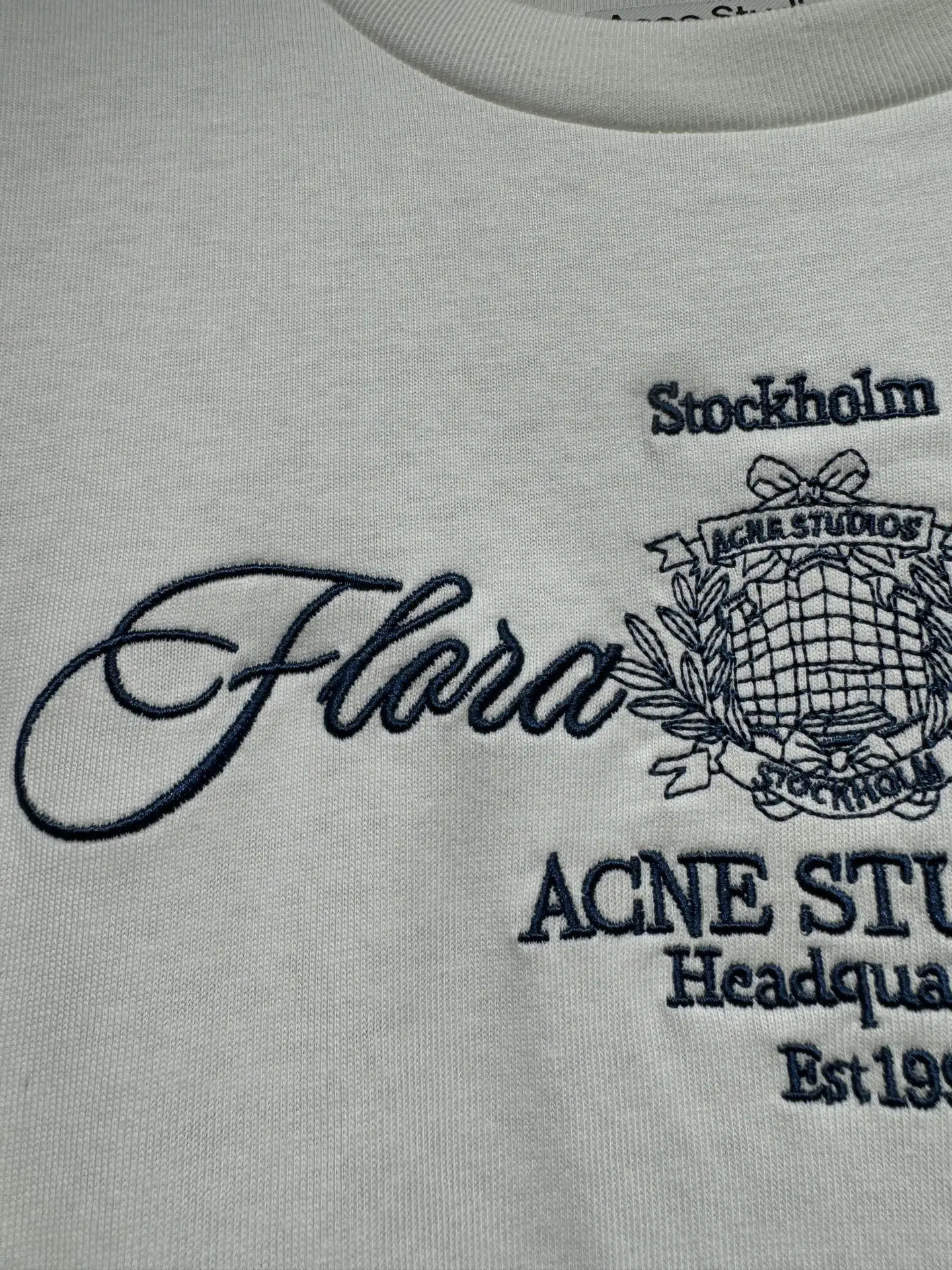 Layered Mesh-Sleeve Graphic T-Shirt D16523061 — view 6