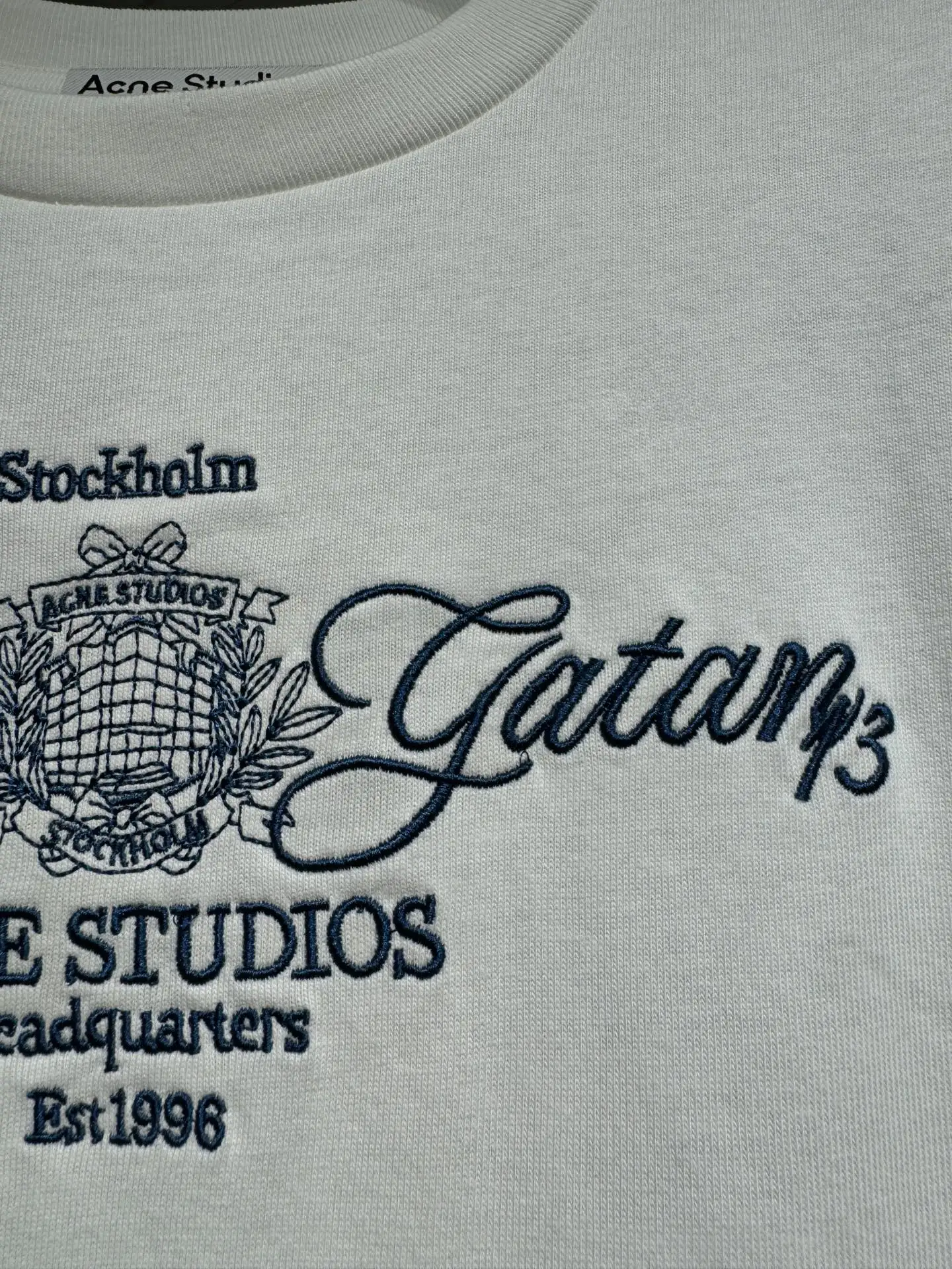 Layered Mesh-Sleeve Graphic T-Shirt D16523061 — view 7