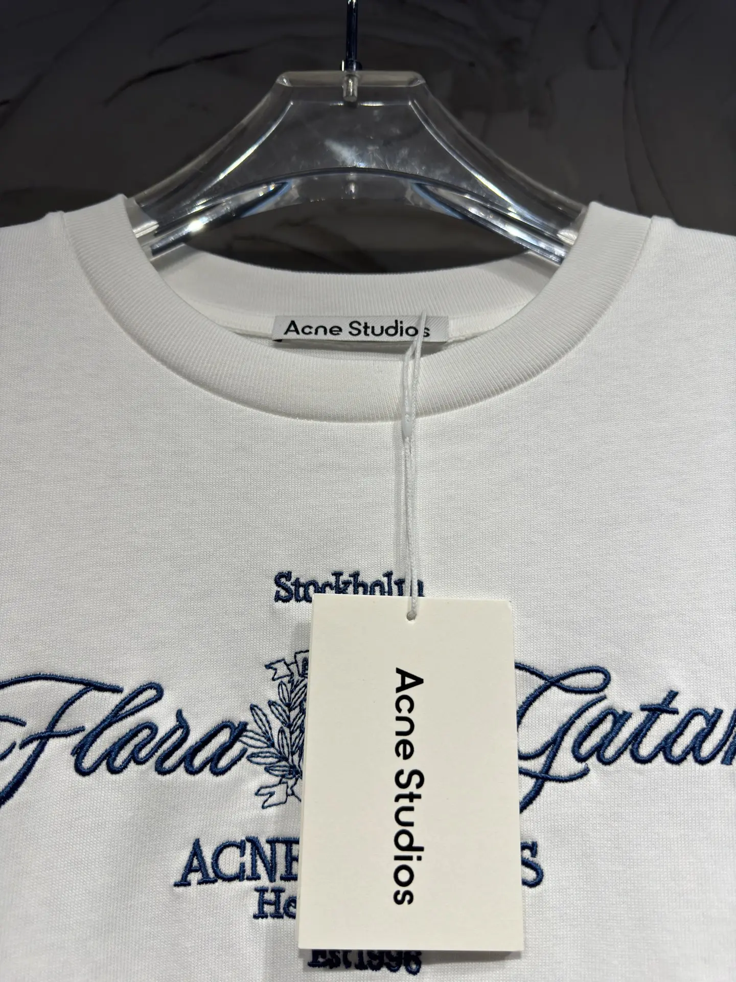 Layered Mesh-Sleeve Graphic T-Shirt D16523061 — view 10